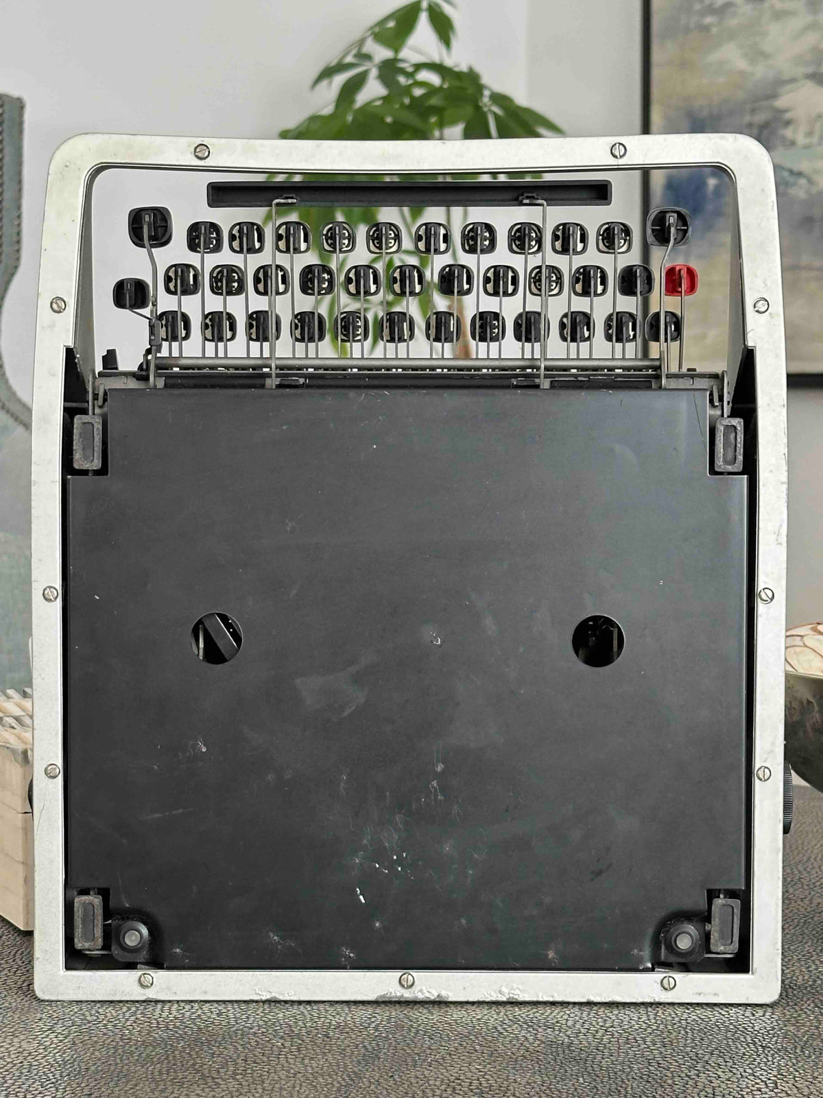 Olivetti Lettera DL Typewriter with Qwerty Layout, 1972, Made in Spain, Fully Functional