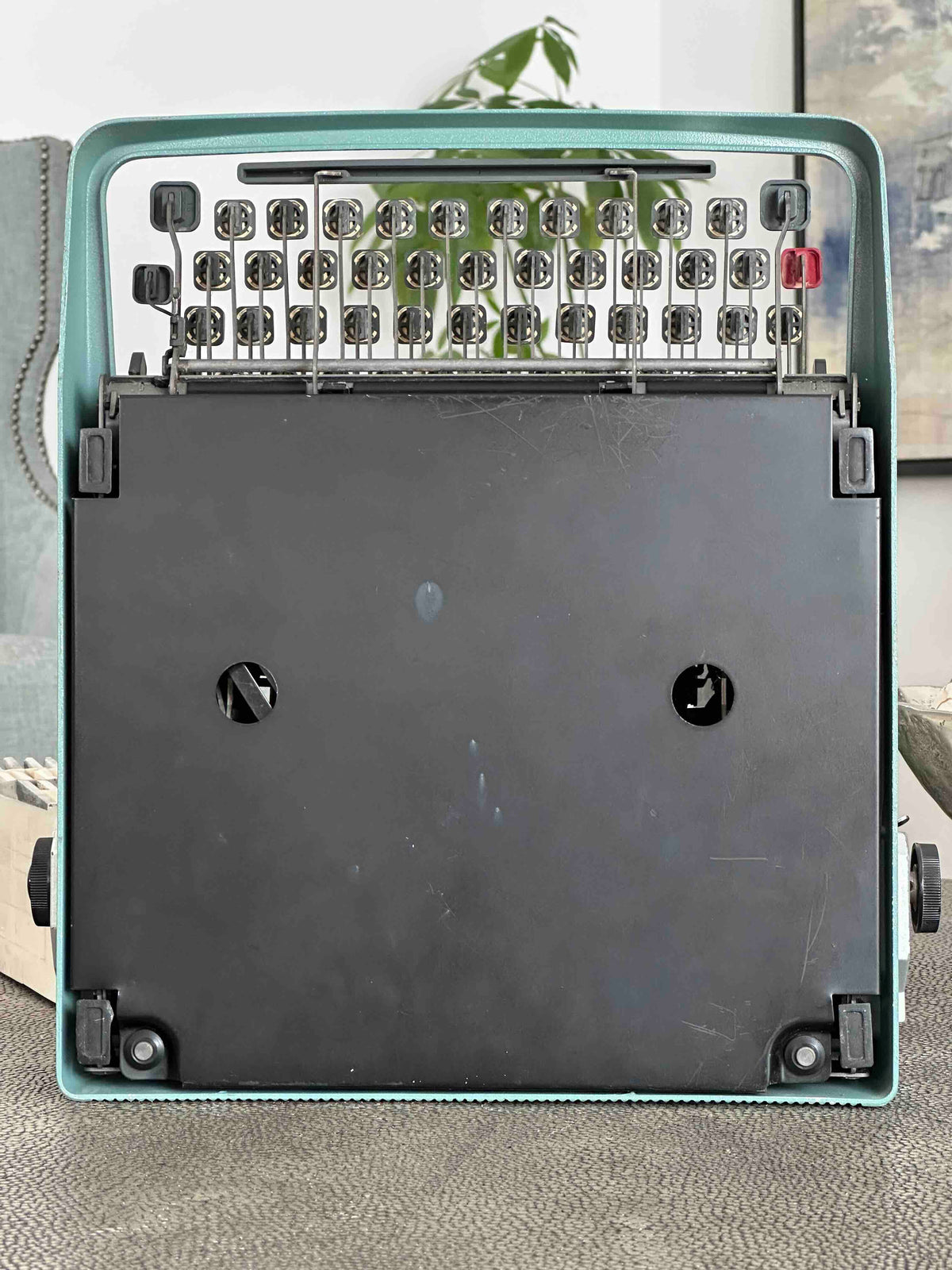 RARE Olivetti Lettera 32 Typewriter with Sans Serif Cubic Font and Qwerty Layout, 1972, Fully Functional