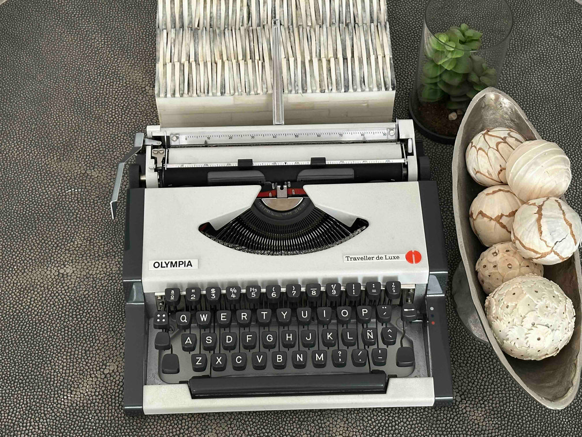 Olympia Traveller de Luxe Portable Typewriter with Qwerty Layout, 1977, Fully Functional