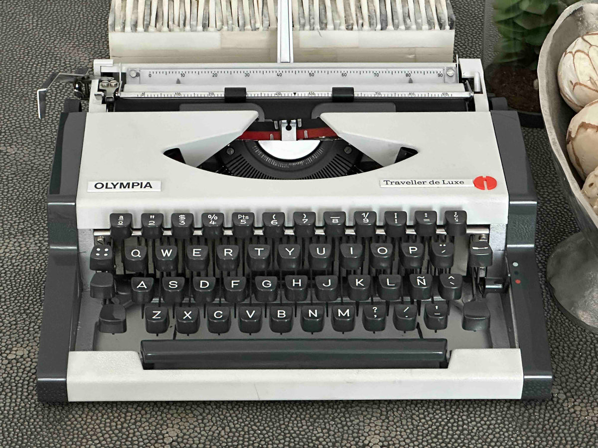 Olympia Traveller de Luxe Portable Typewriter with Qwerty Layout, 1977, Fully Functional