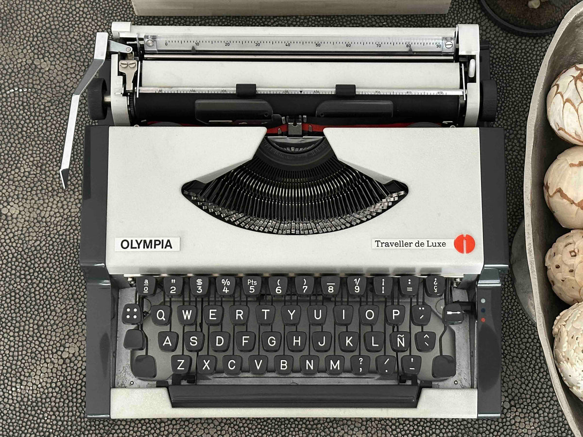 Olympia Traveller de Luxe Portable Typewriter with Qwerty Layout, 1977, Fully Functional