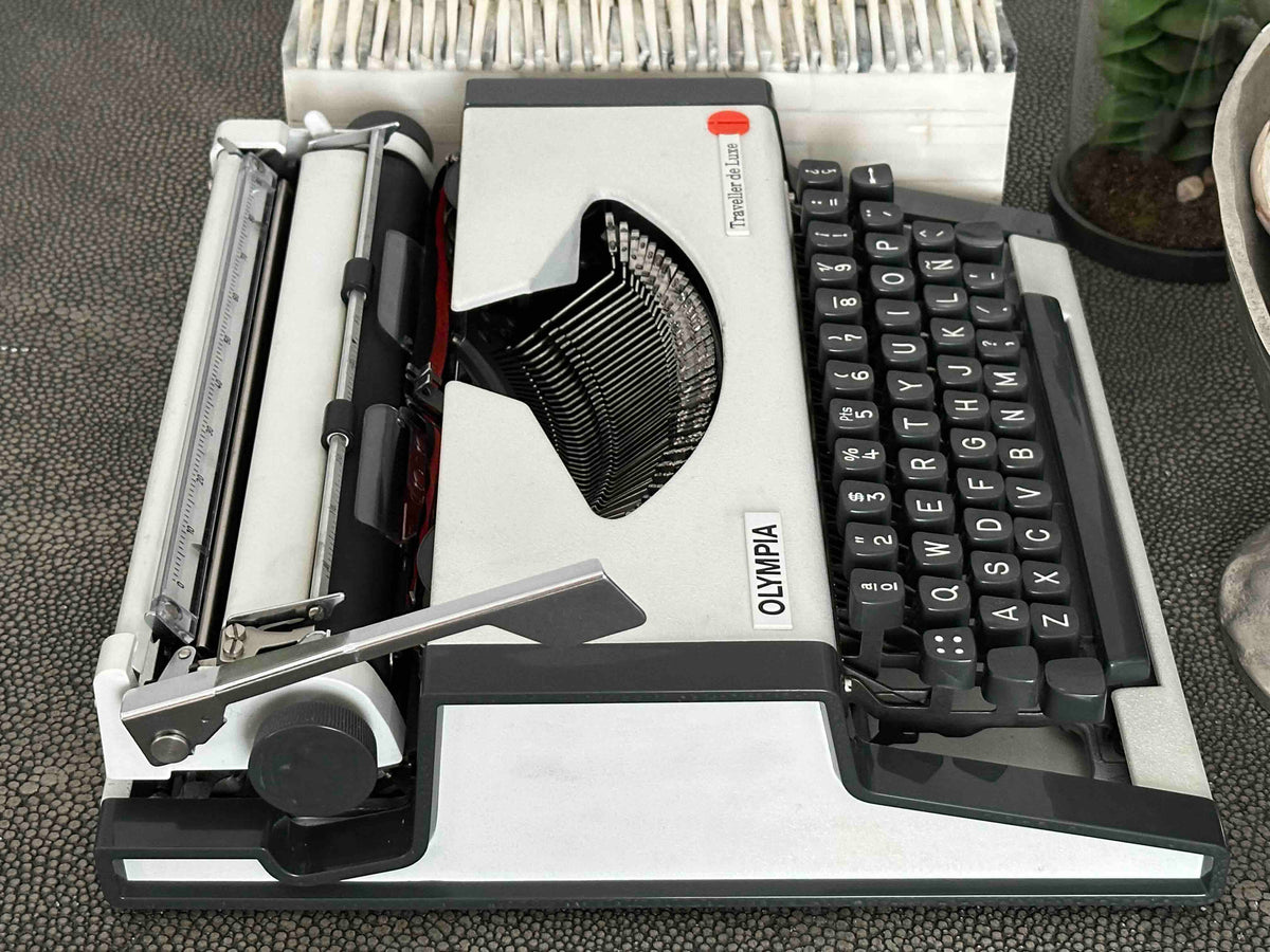 Olympia Traveller de Luxe Portable Typewriter with Qwerty Layout, 1977, Fully Functional
