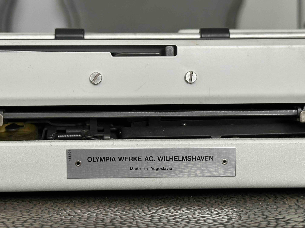Olympia Traveller de Luxe Portable Typewriter with Qwerty Layout, 1977, Fully Functional