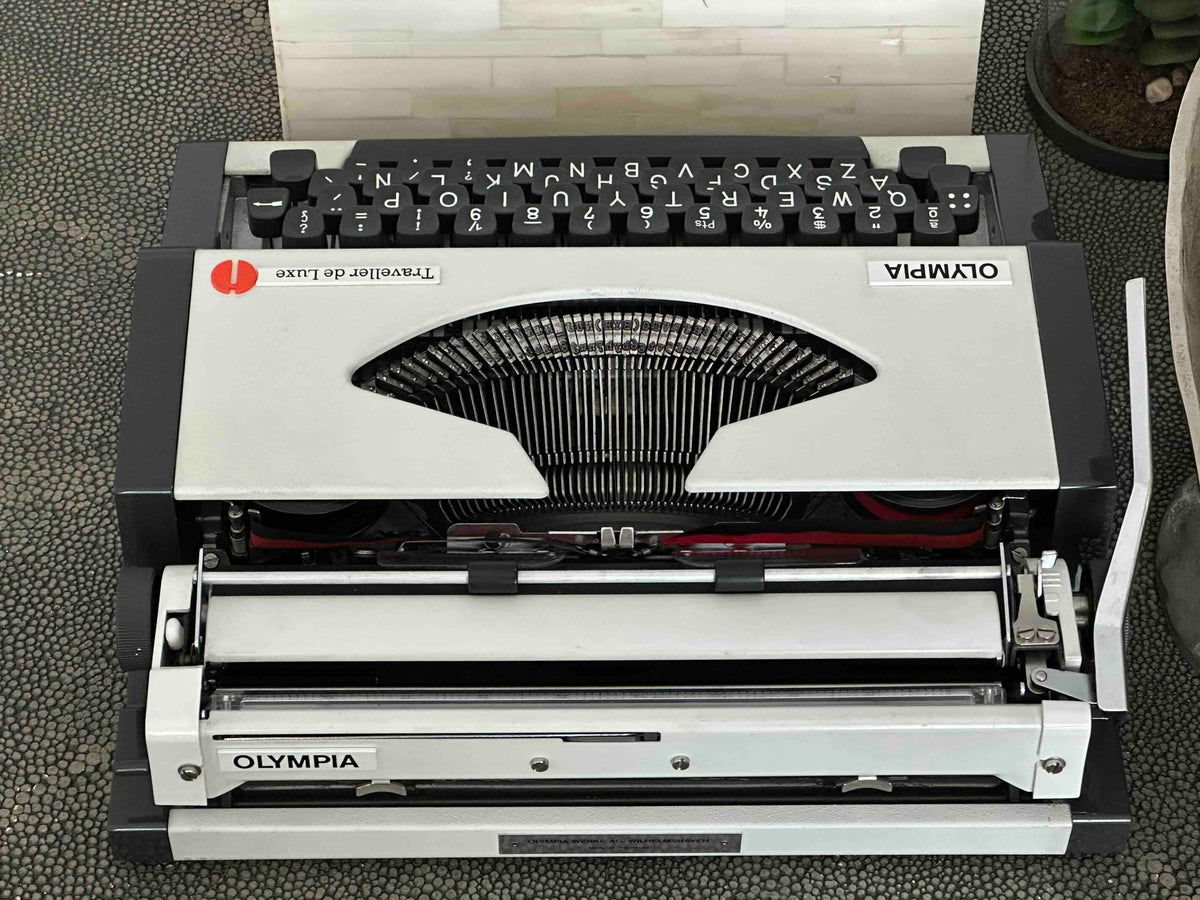 Olympia Traveller de Luxe Portable Typewriter with Qwerty Layout, 1977, Fully Functional