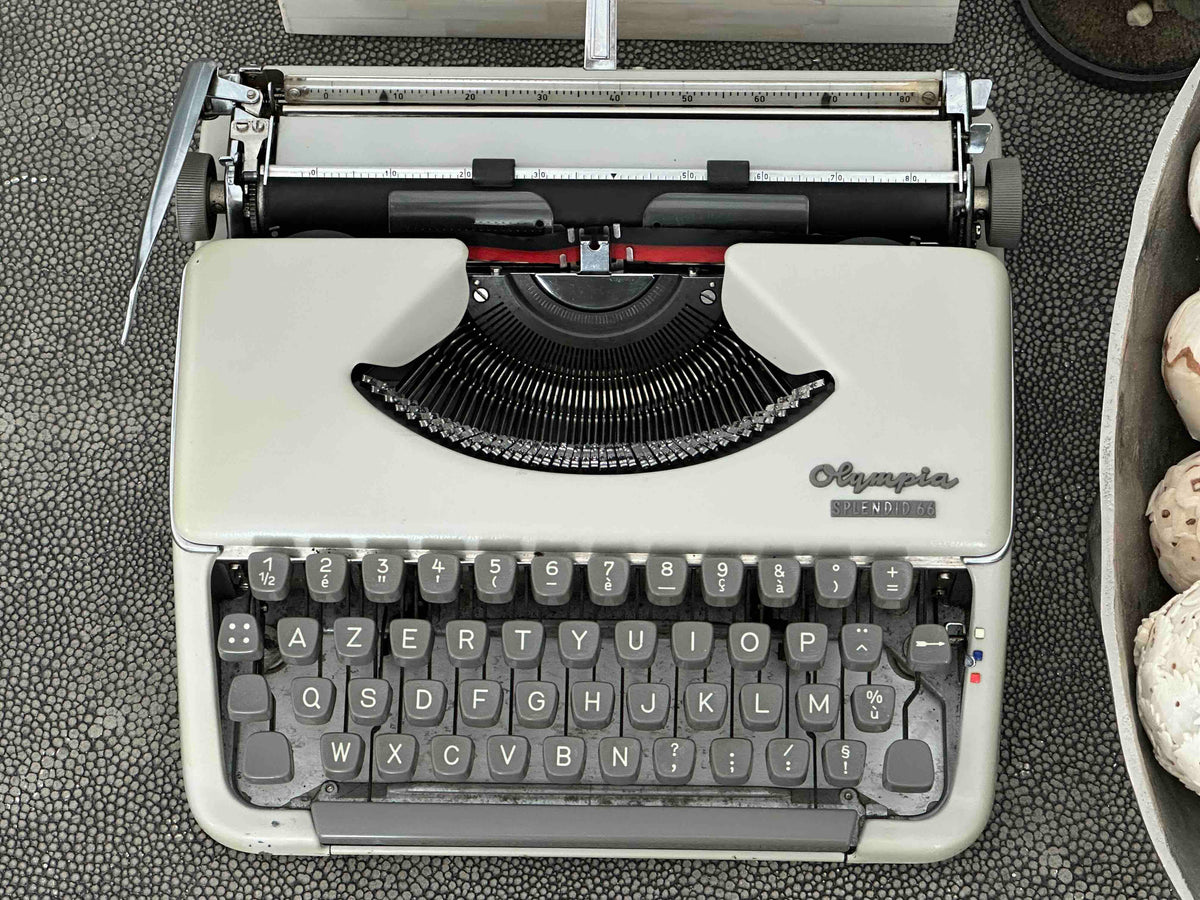 Olympia Splendid 66 Typewriter with Azerty Layout, 1968, Made in Western Germany, Fully Functional