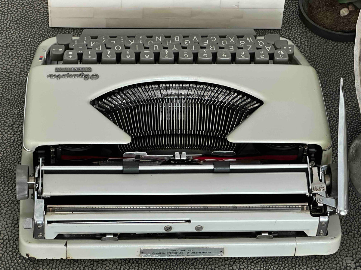 Olympia Splendid 66 Typewriter with Azerty Layout, 1968, Made in Western Germany, Fully Functional