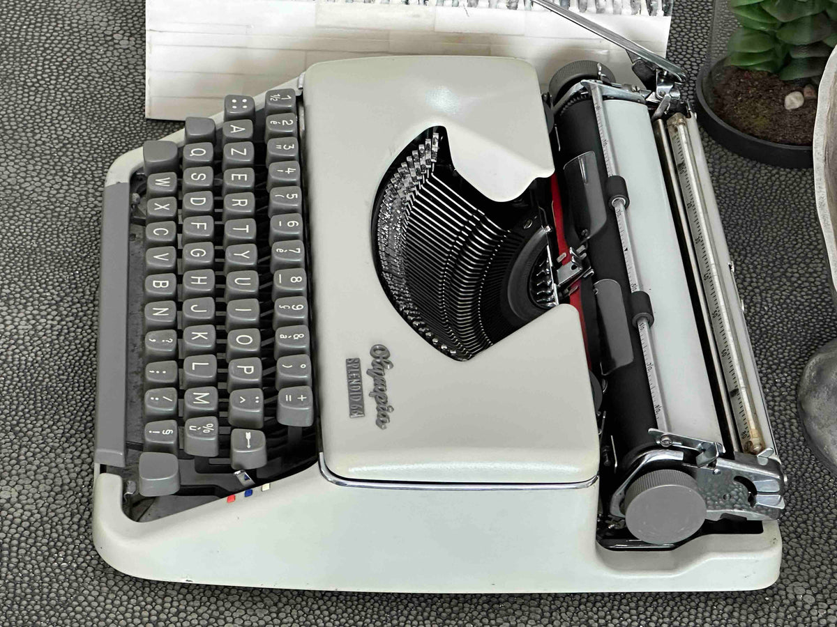 Olympia Splendid 66 Typewriter with Azerty Layout, 1968, Made in Western Germany, Fully Functional