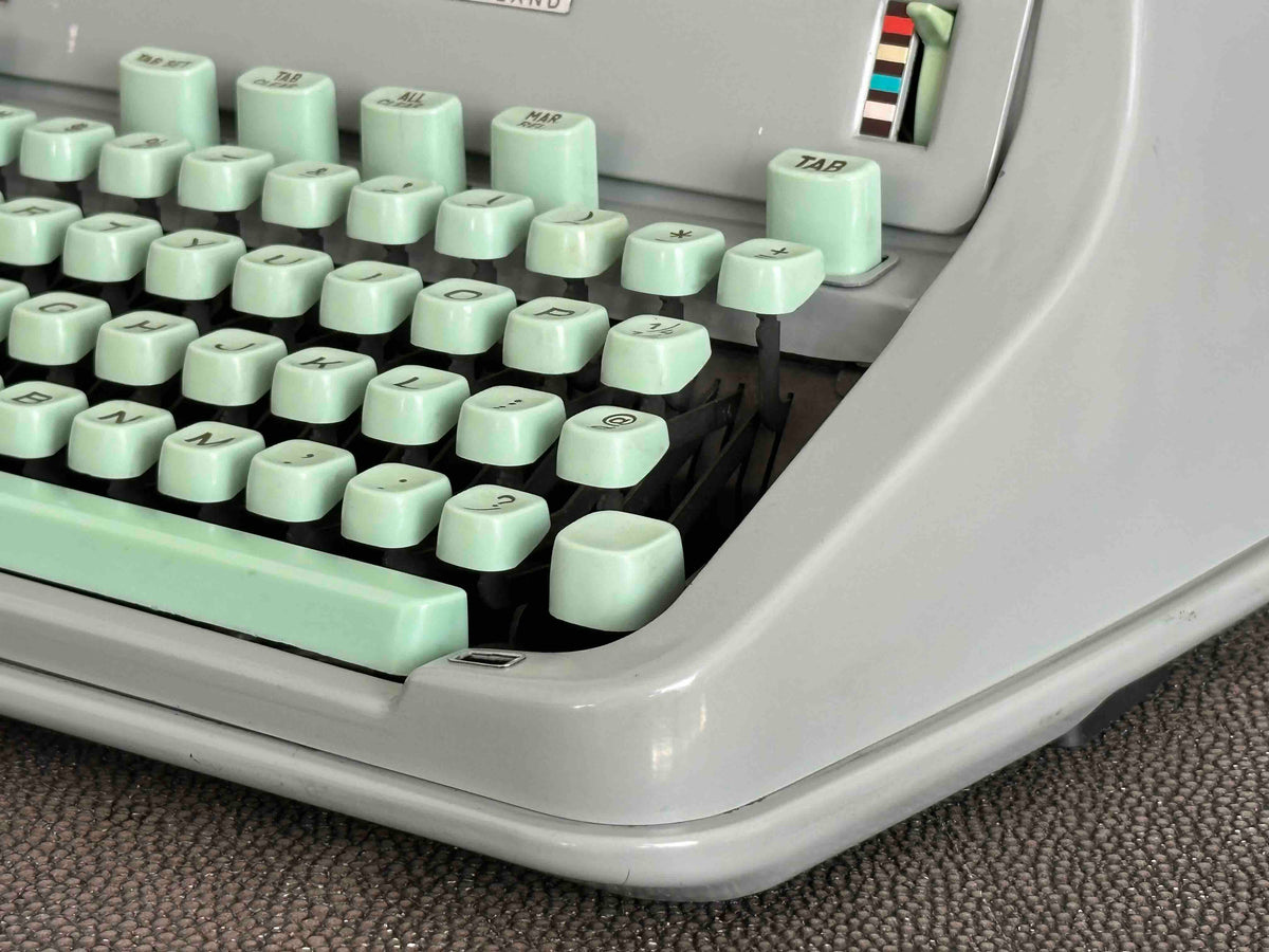 Hermes 3000 Typewriter with Qwerty Layout, 1968, Made in Switzerland, Fully Functional