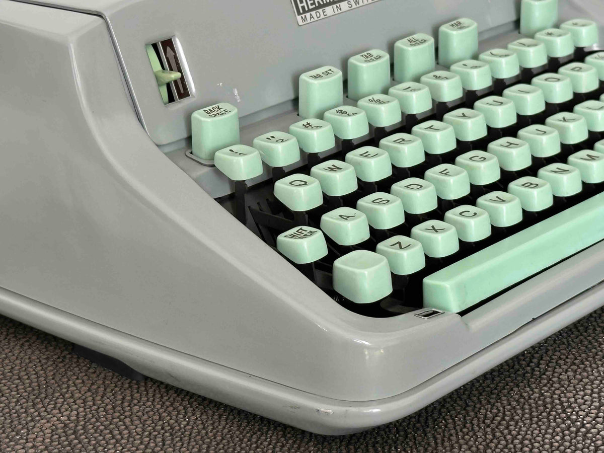 Hermes 3000 Typewriter with Qwerty Layout, 1968, Made in Switzerland, Fully Functional