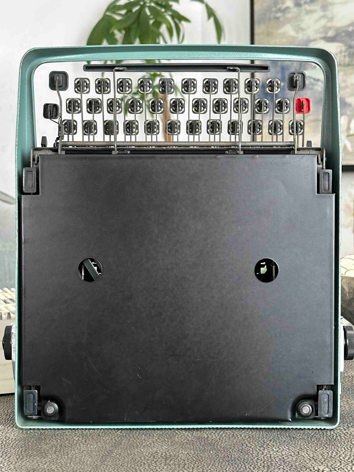 RARE Olivetti Lettera 32 Typewriter with Sans Serif Cubic Font and Qwerty Layout, 1973, Fully Functional