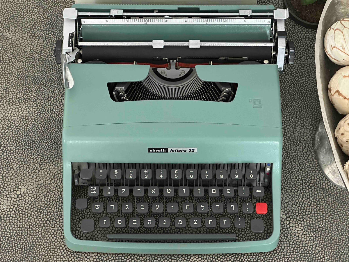 RARE Hebrew Yiddish Olivetti Lettera 32 Typewriter, 1973, Excellent Condition, Fully Working