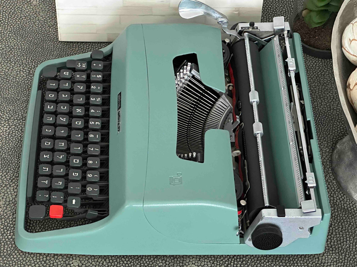 RARE Hebrew Yiddish Olivetti Lettera 32 Typewriter, 1973, Excellent Condition, Fully Working