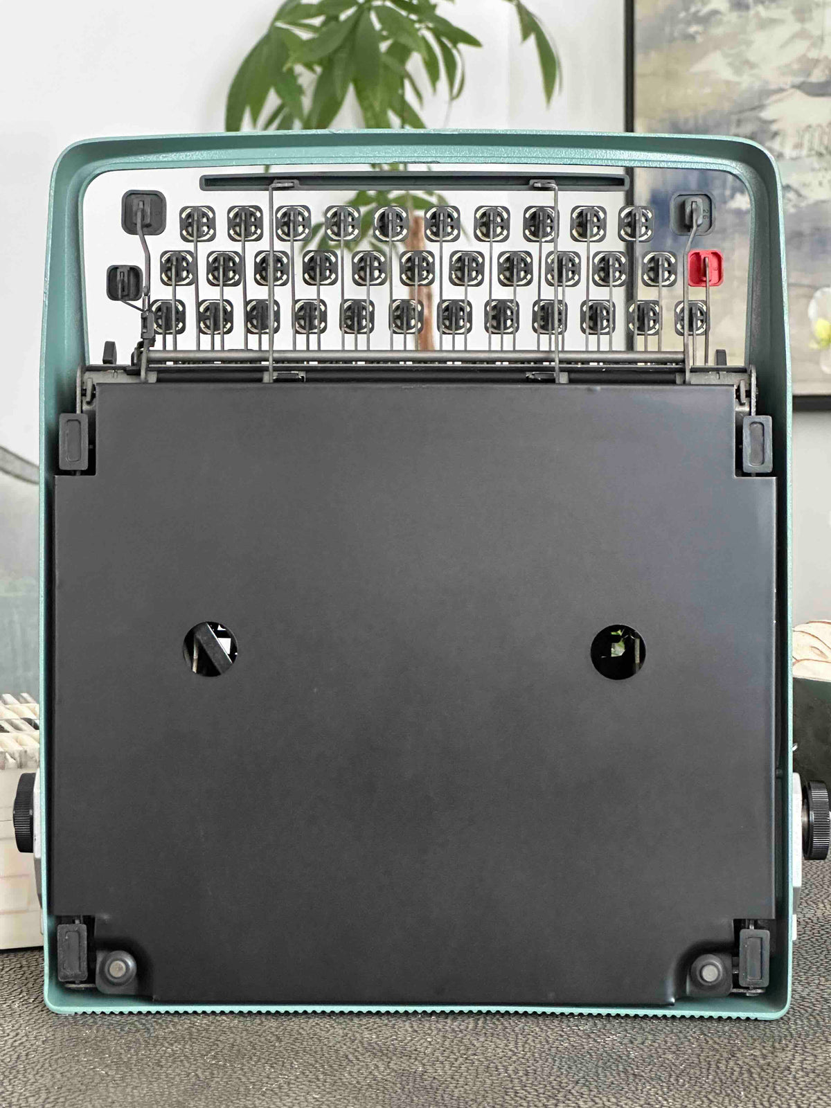 RARE Hebrew Yiddish Olivetti Lettera 32 Typewriter, 1973, Excellent Condition, Fully Working