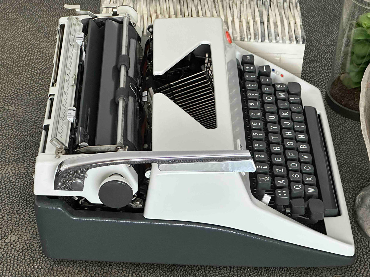 Olympia SM8 Typewriter with Azerty Layout, 1972, Made in Western Germany, Fully Working