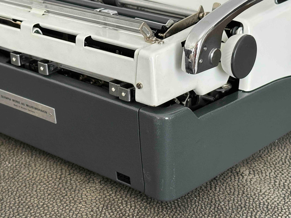 Olympia SM8 Typewriter with Azerty Layout, 1972, Made in Western Germany, Fully Working