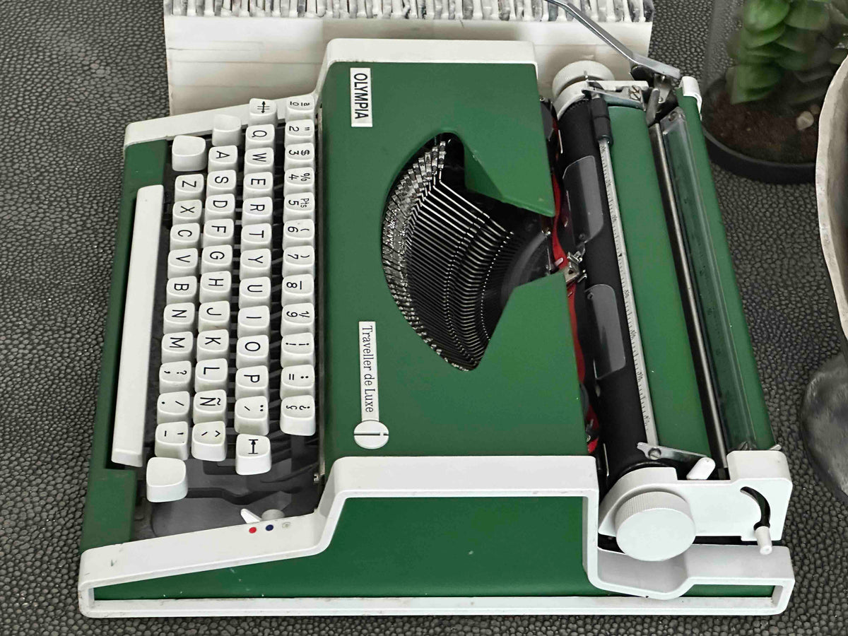 Green Olympia Traveller de Luxe Portable Typewriter with Qwerty Layout, 1977, Fully Working Typewriter