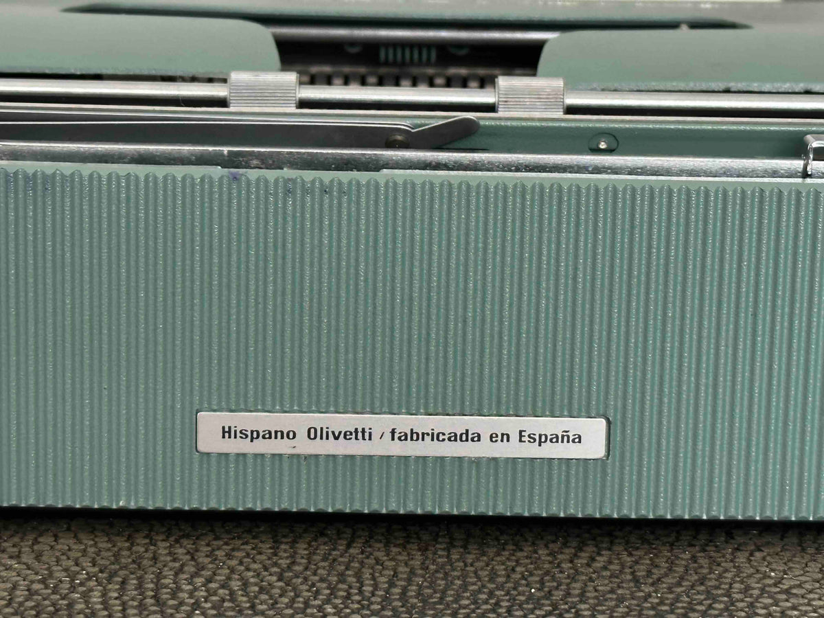 Olivetti Lettera 32 Typewriter with Qwerty Layout, 1970, Made in Spain, Fully Functional