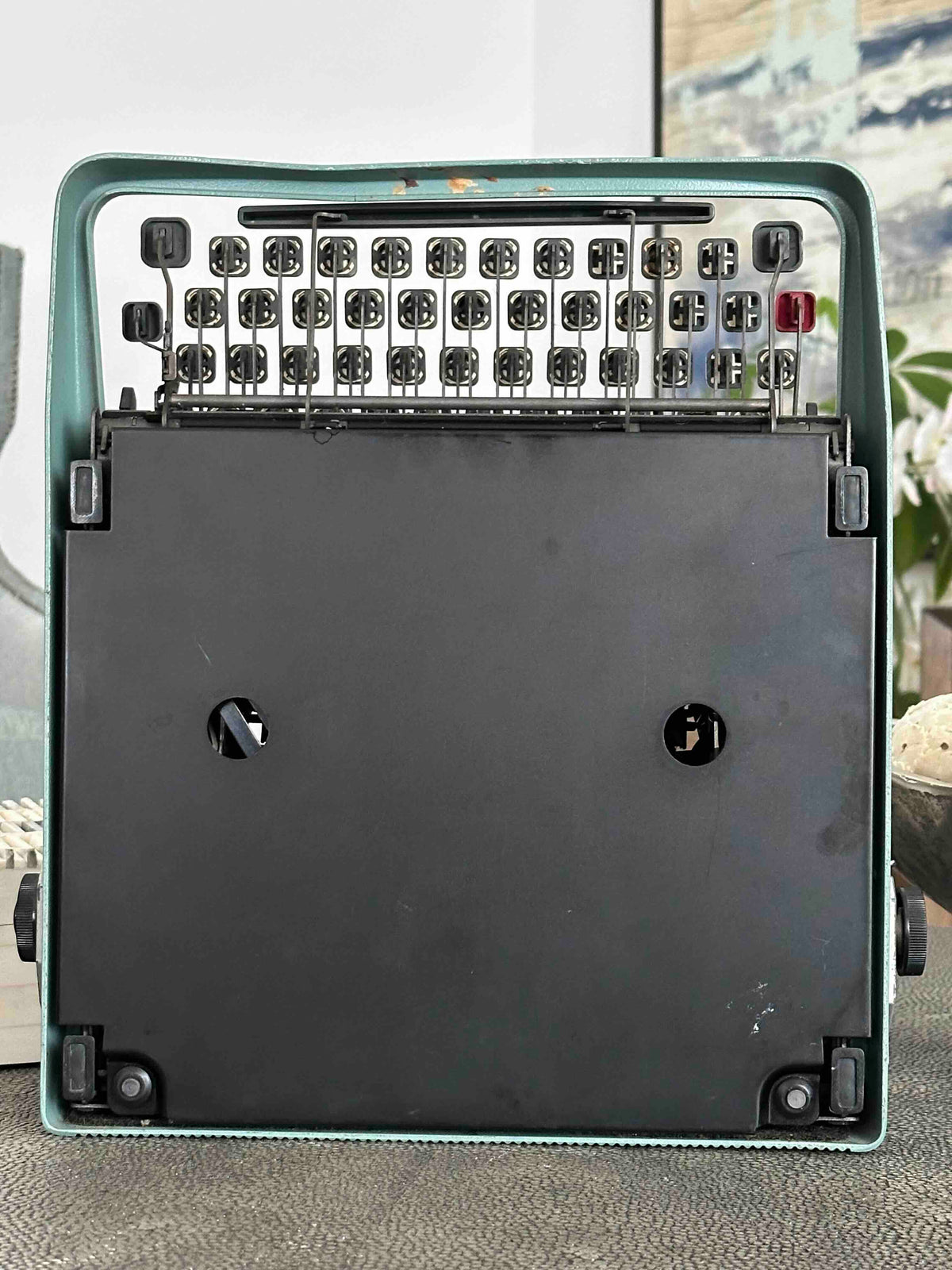 Olivetti Lettera 32 Typewriter with Qwerty Layout, 1970, Made in Spain, Fully Functional