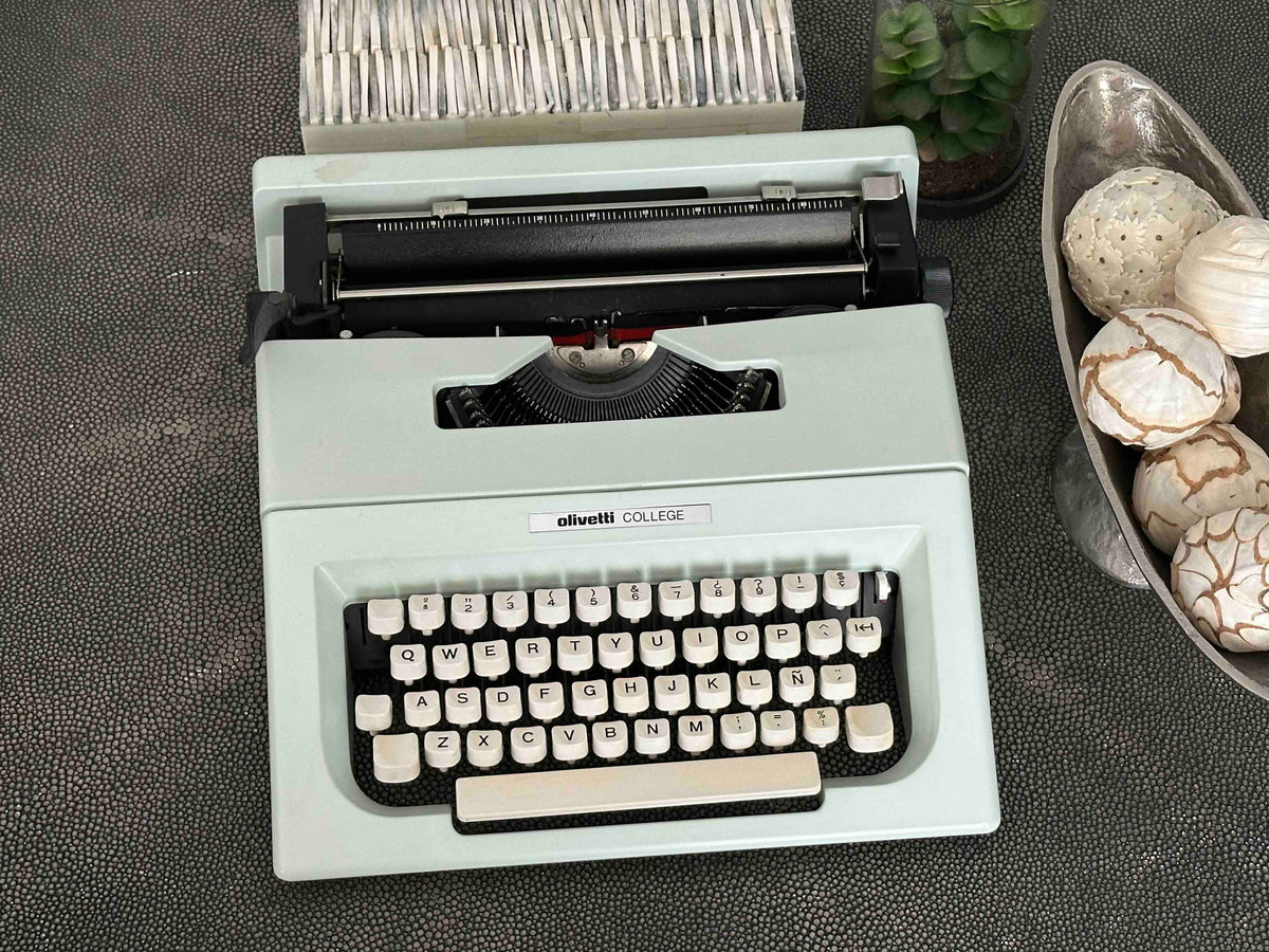 Olivetti College (Lettera 25) Typewriter with Qwerty Layout, 70s-80s, Mint Green, Fully Working Vintage Typewriter