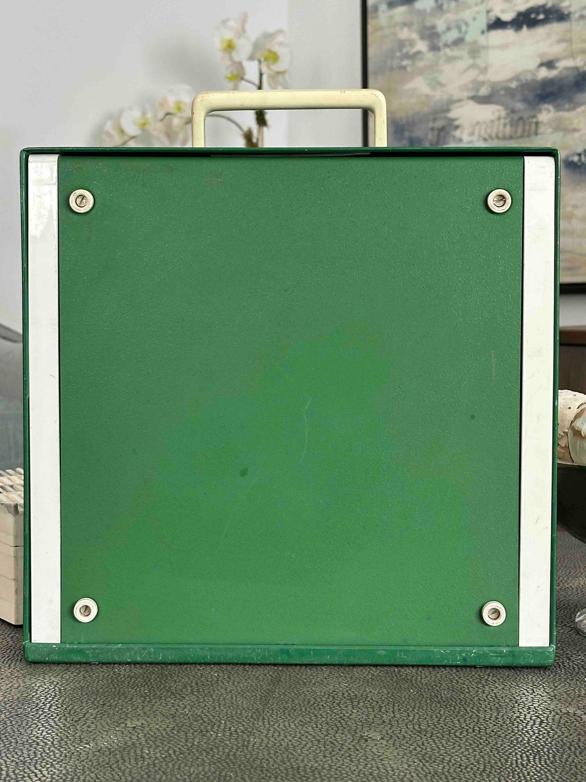 Green Olympia Traveller de Luxe Portable Typewriter with Qwerty Layout, 1970s, Fully Working Typewriter