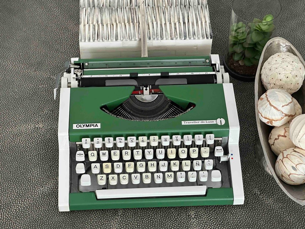 Green Olympia Traveller de Luxe Portable Typewriter with Qwerty Layout, 1970s, Fully Working Typewriter