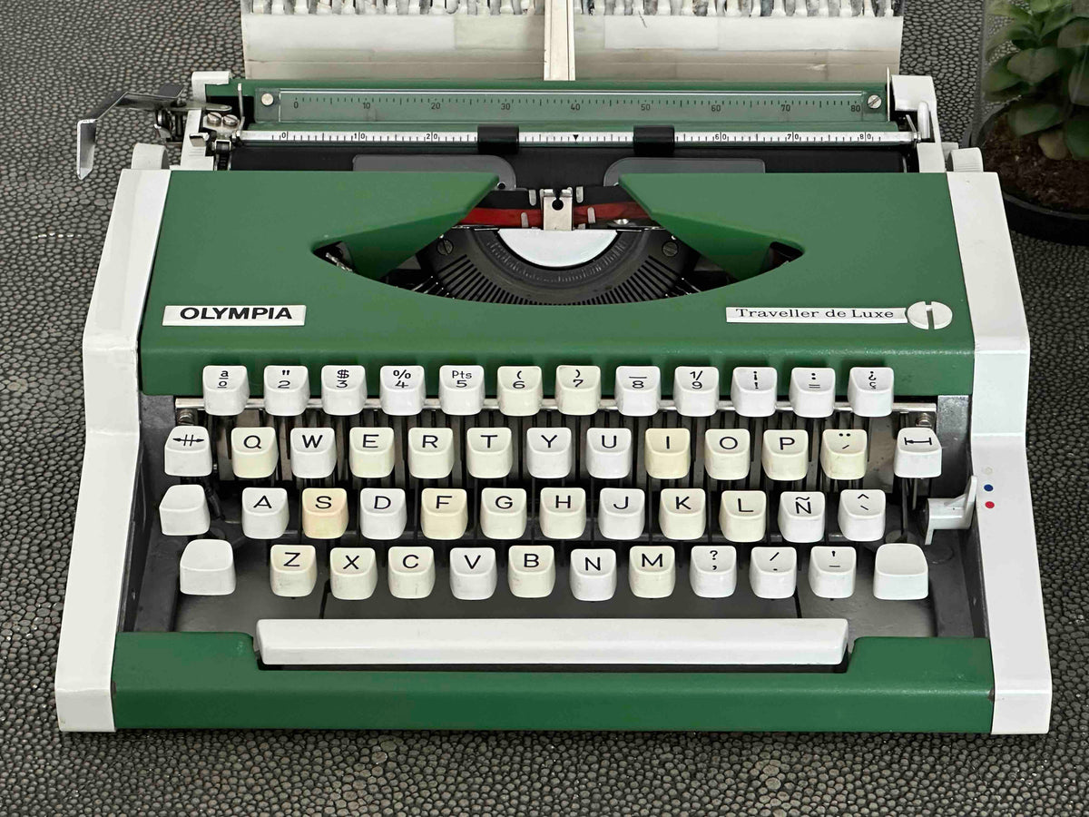 Green Olympia Traveller de Luxe Portable Typewriter with Qwerty Layout, 1970s, Fully Working Typewriter