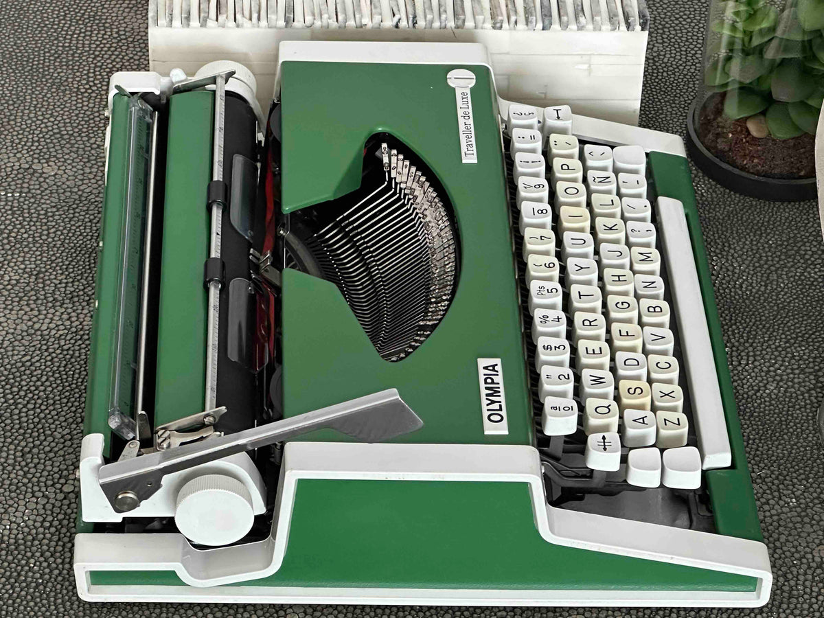 Green Olympia Traveller de Luxe Portable Typewriter with Qwerty Layout, 1970s, Fully Working Typewriter