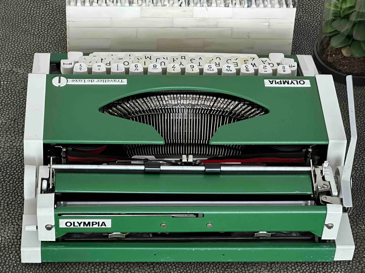 Green Olympia Traveller de Luxe Portable Typewriter with Qwerty Layout, 1970s, Fully Working Typewriter