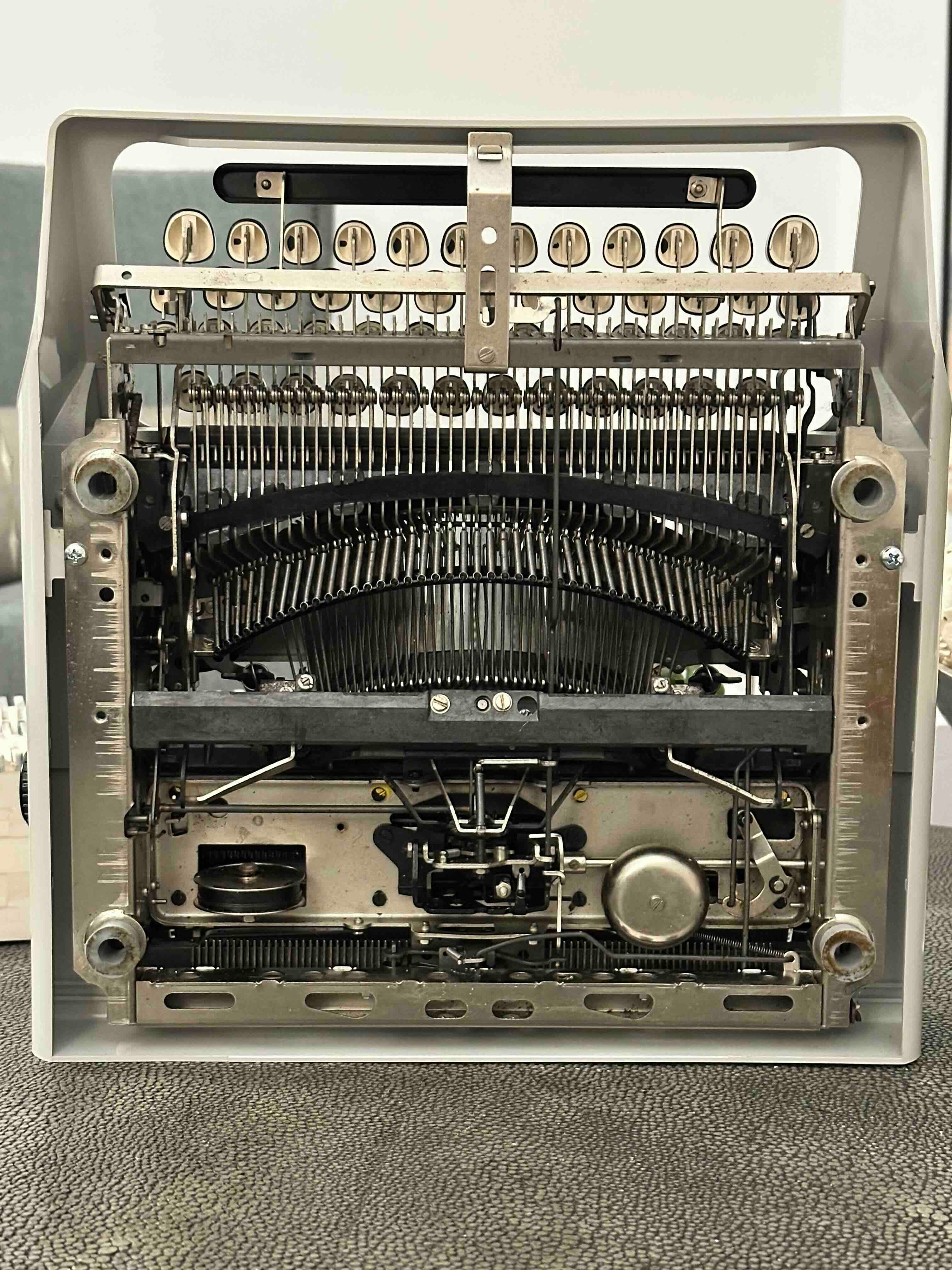 RARE Erika Robotron Typewriter, Kristall Typeface, Qwerty, Mod. 44, 1982, Fully Functional