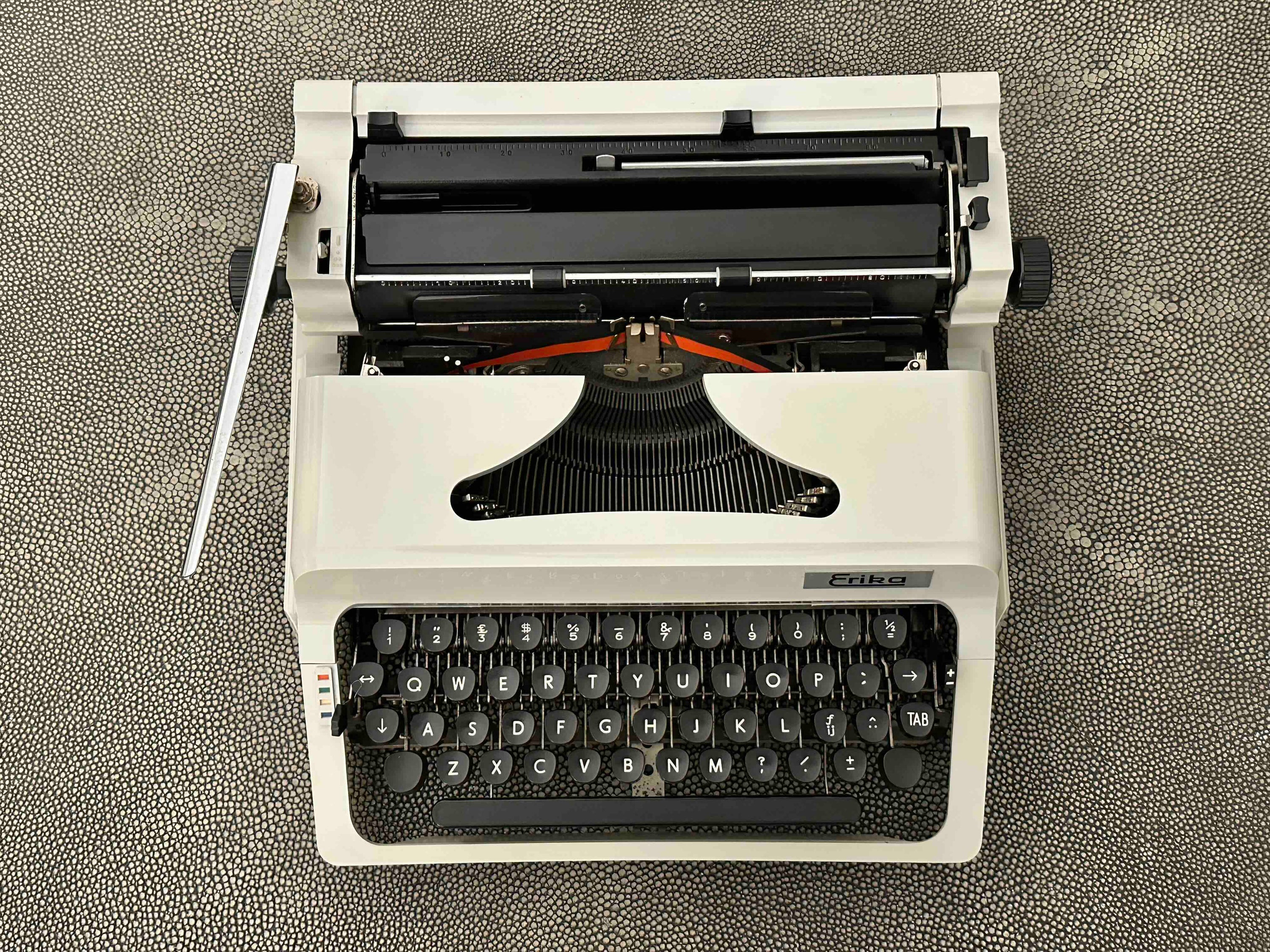 RARE Erika Robotron Typewriter, Kristall Typeface, Qwerty, Mod. 44, 1982, Fully Functional