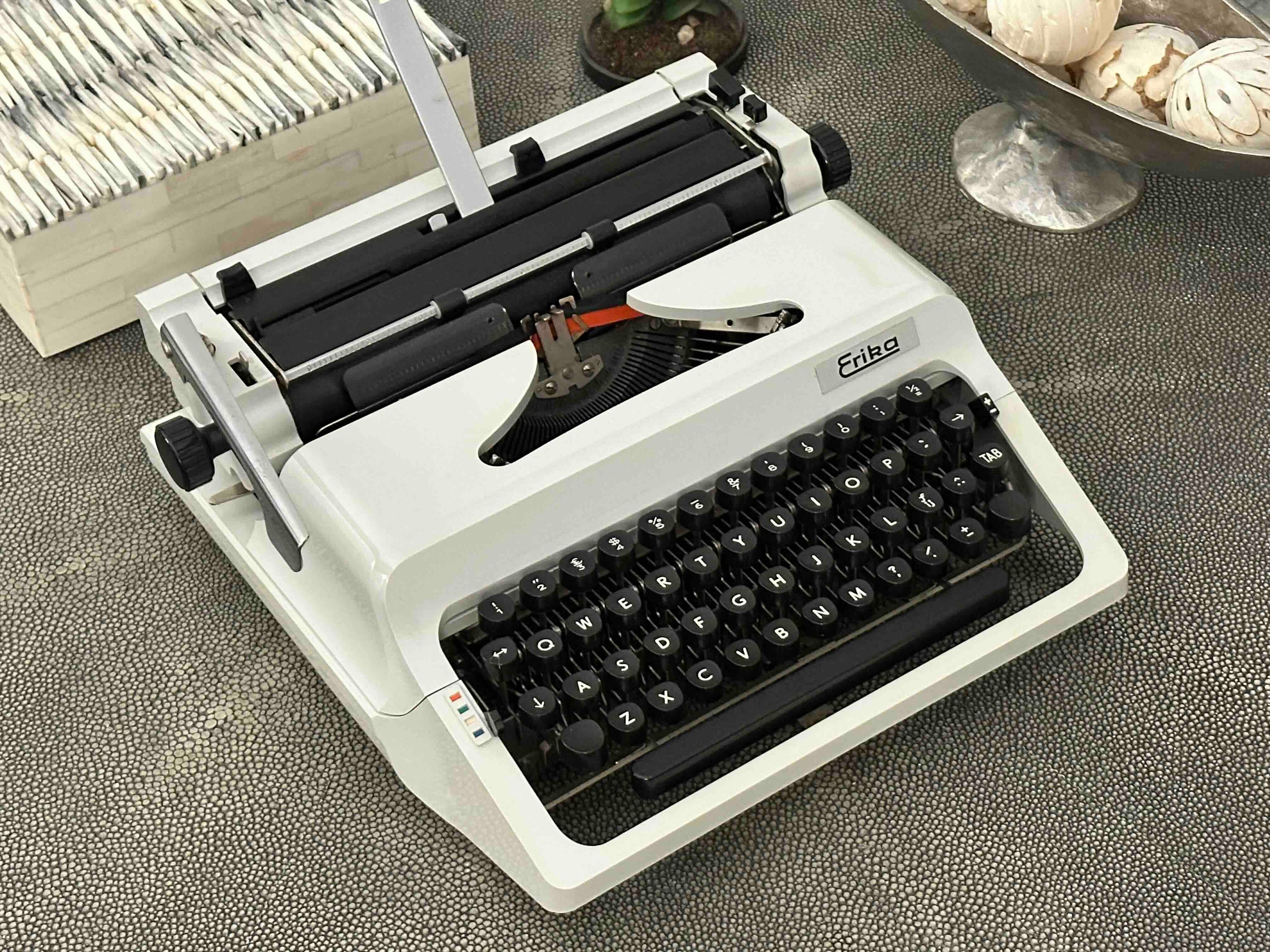 RARE Erika Robotron Typewriter, Kristall Typeface, Qwerty, Mod. 44, 1982, Fully Functional