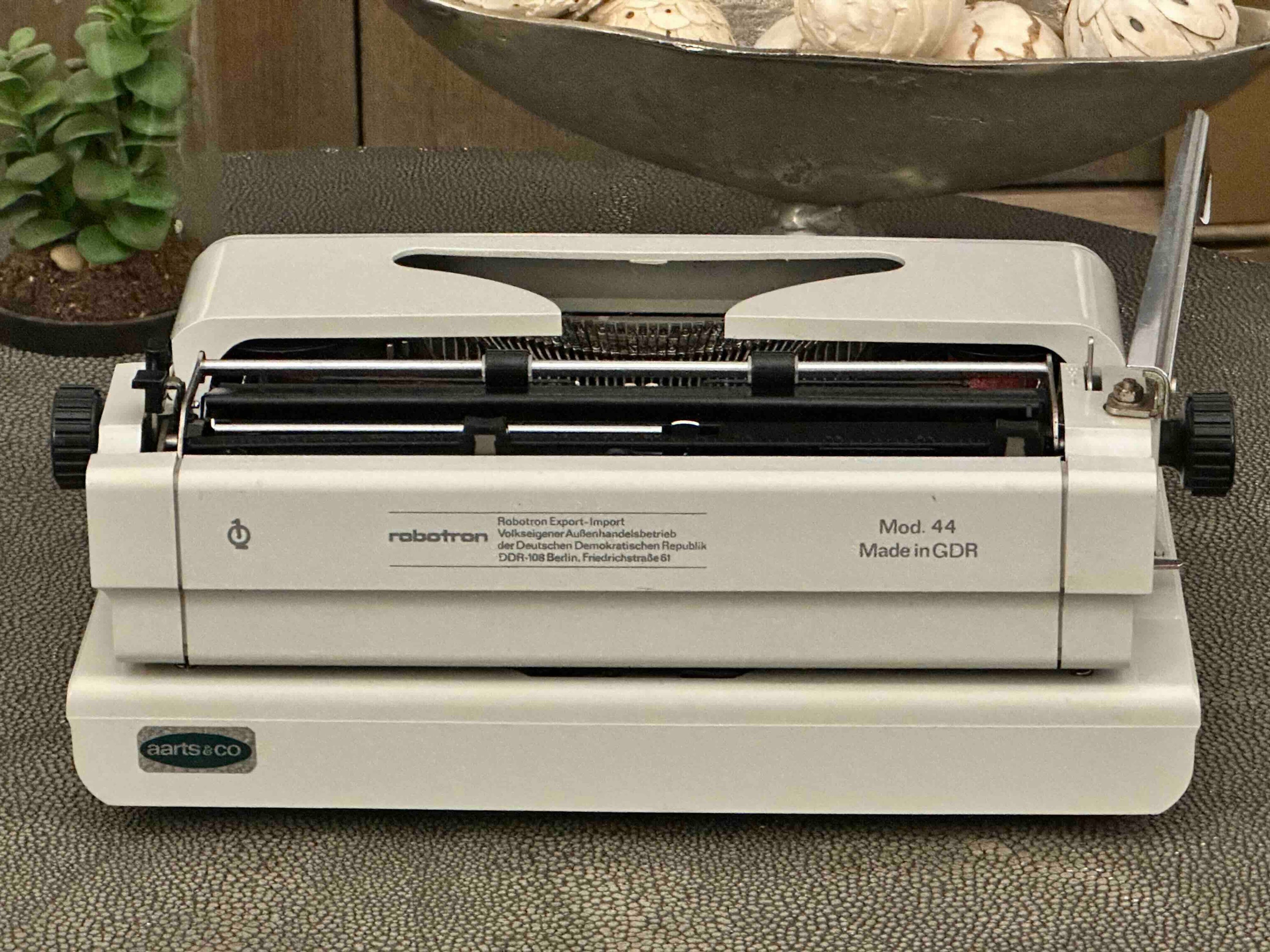 RARE Erika Robotron Typewriter, Kristall Typeface, Qwerty, Mod. 44, 1982, Fully Functional