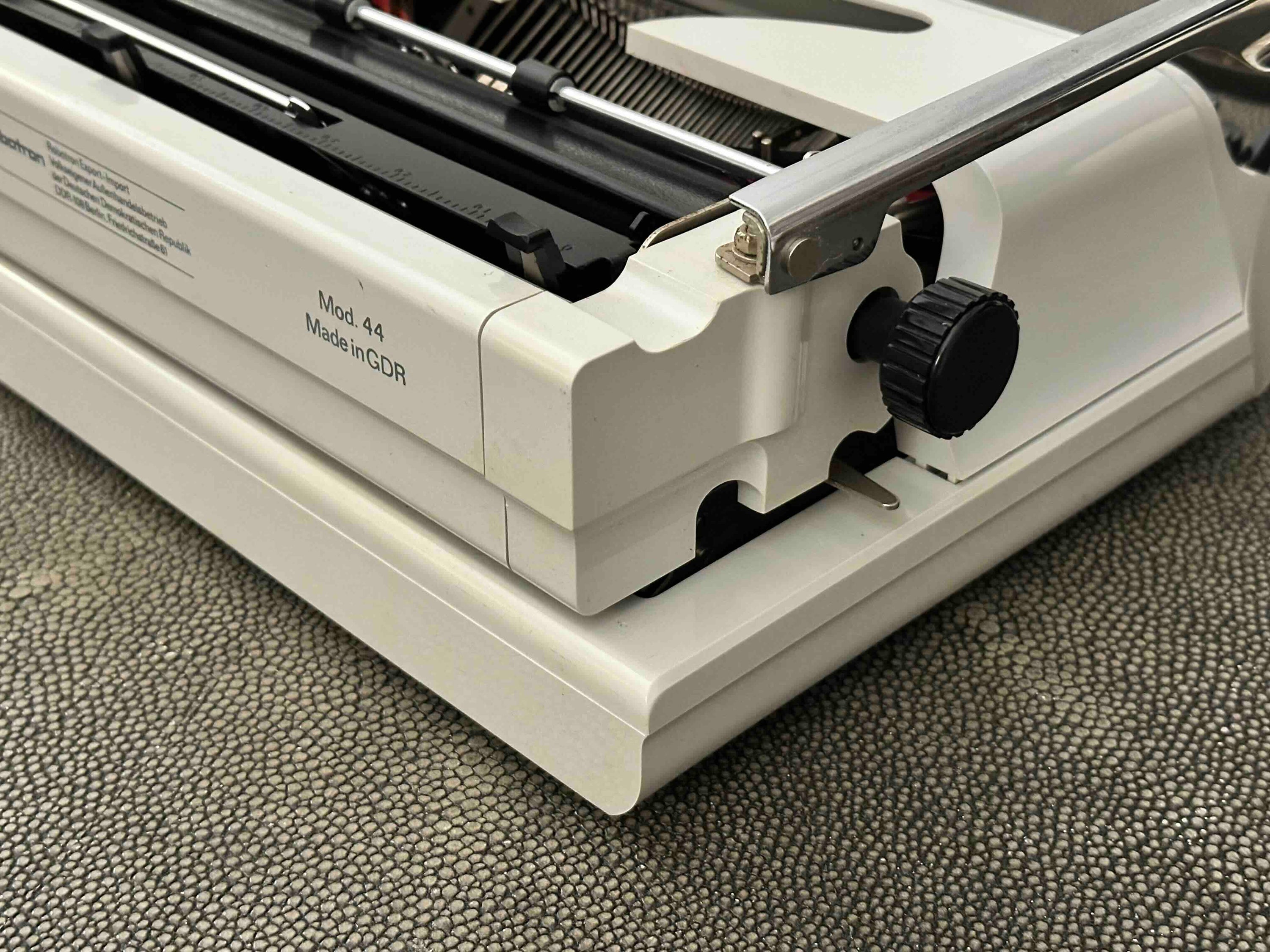 RARE Erika Robotron Typewriter, Kristall Typeface, Qwerty, Mod. 44, 1982, Fully Functional