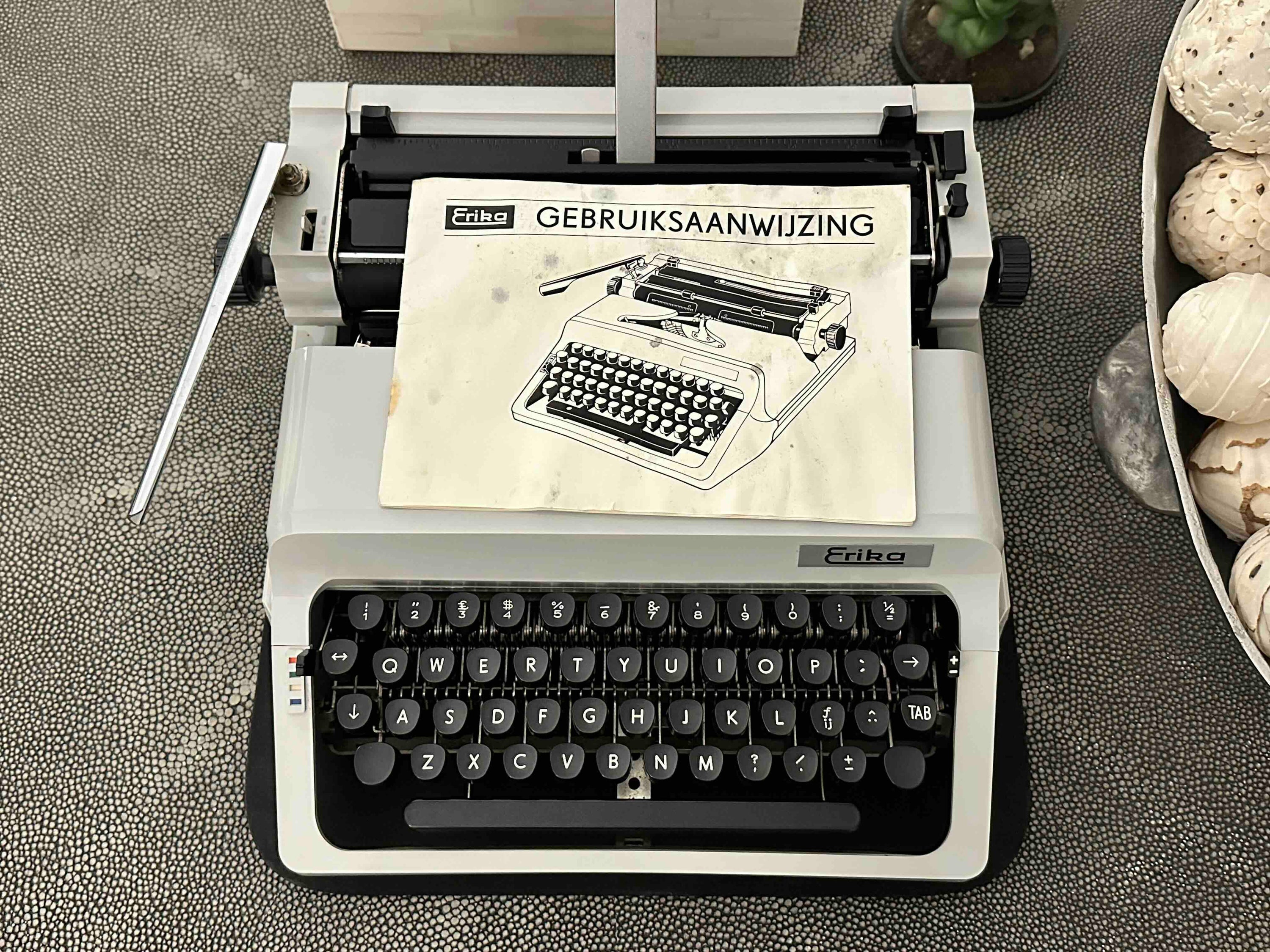 RARE Erika Robotron Typewriter, Kristall Typeface, Qwerty, Mod. 44, 1982, Fully Functional