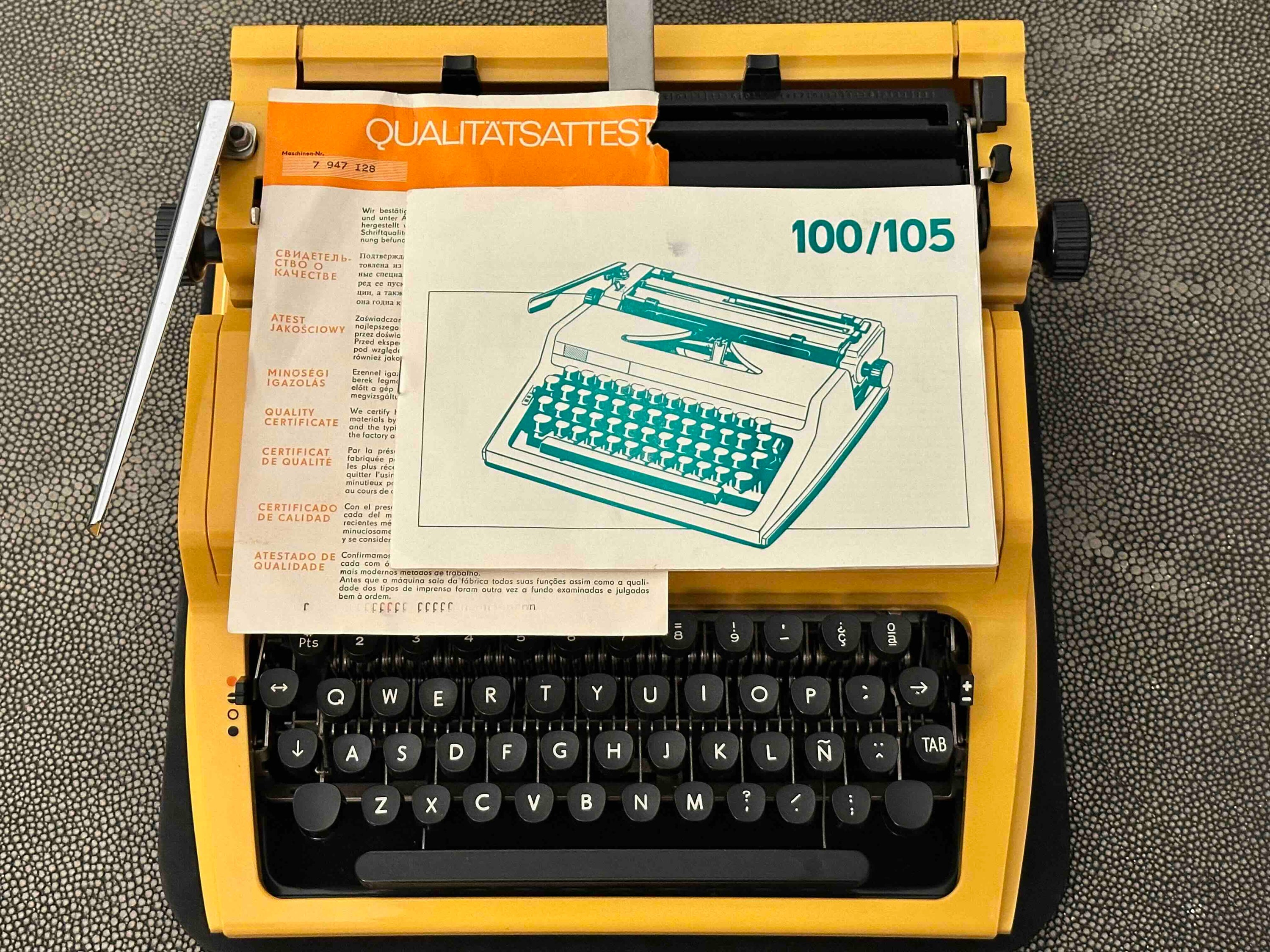 RARE Erika Robotron Typewriter, Kristall Typeface, Qwerty, Mod. 105, 1980s, Fully Functional