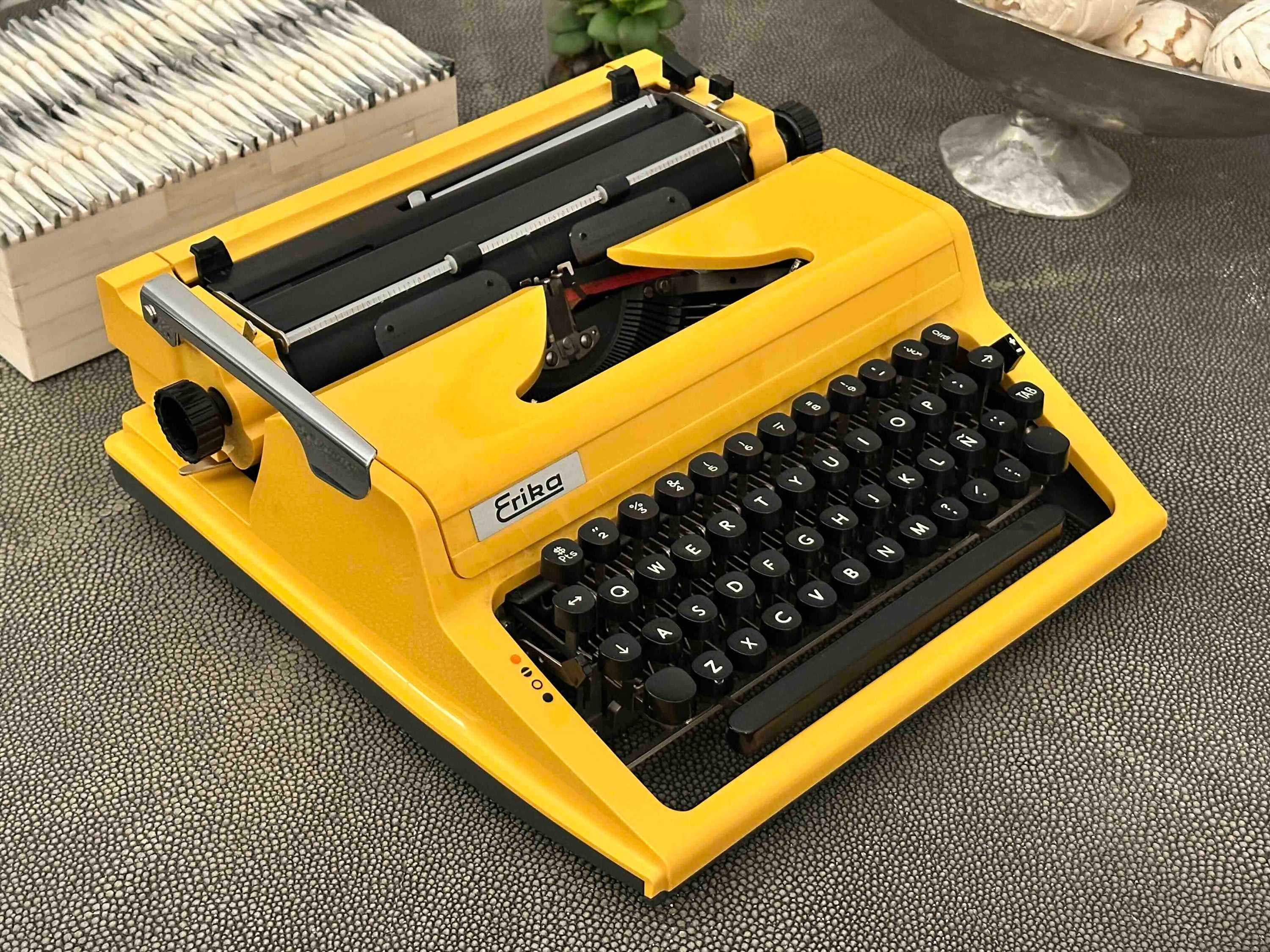 RARE Erika Robotron Typewriter, Kristall Typeface, Qwerty, Mod. 105, 1980s, Fully Functional