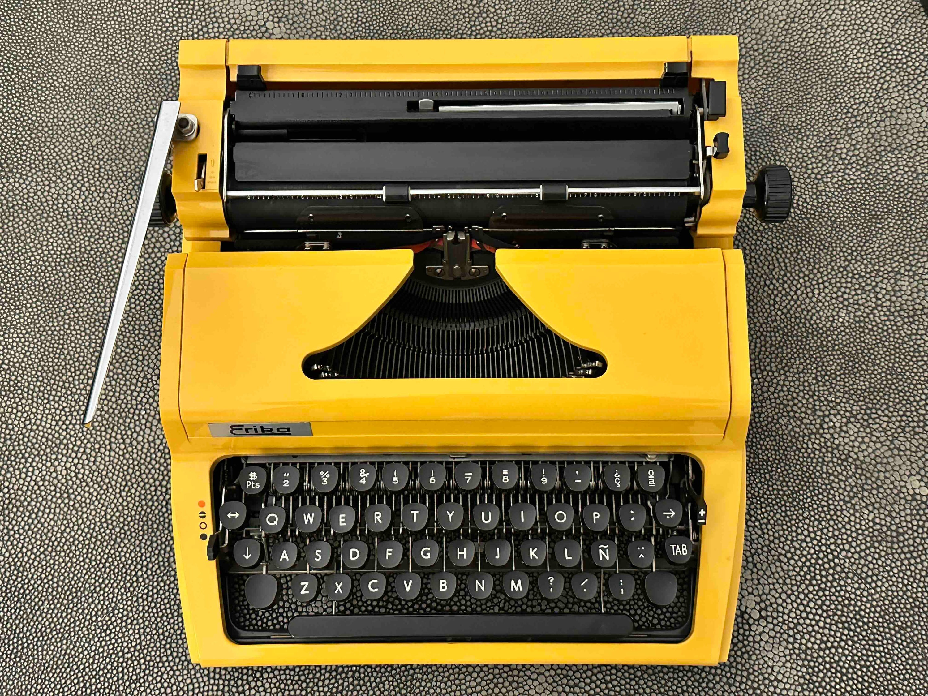 RARE Erika Robotron Typewriter, Kristall Typeface, Qwerty, Mod. 105, 1980s, Fully Functional