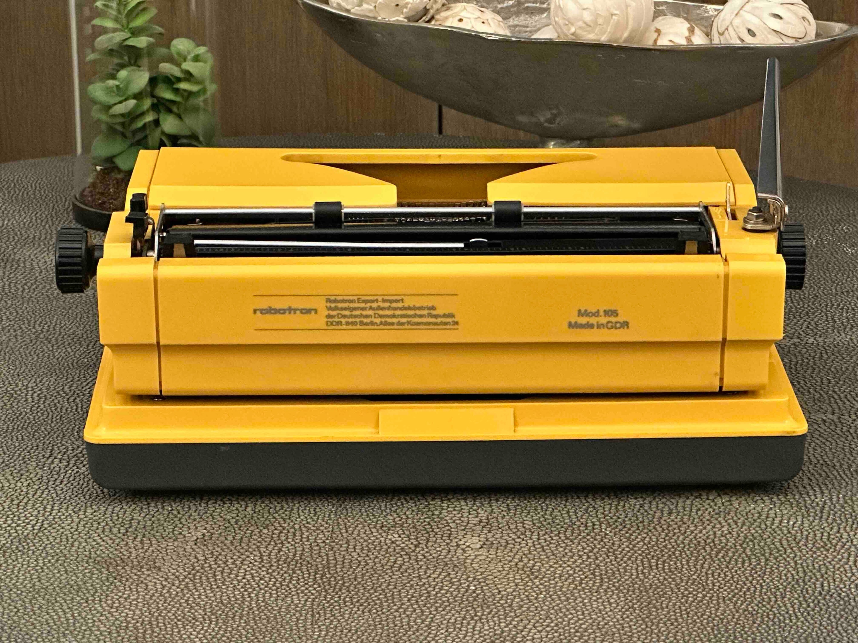 RARE Erika Robotron Typewriter, Kristall Typeface, Qwerty, Mod. 105, 1980s, Fully Functional