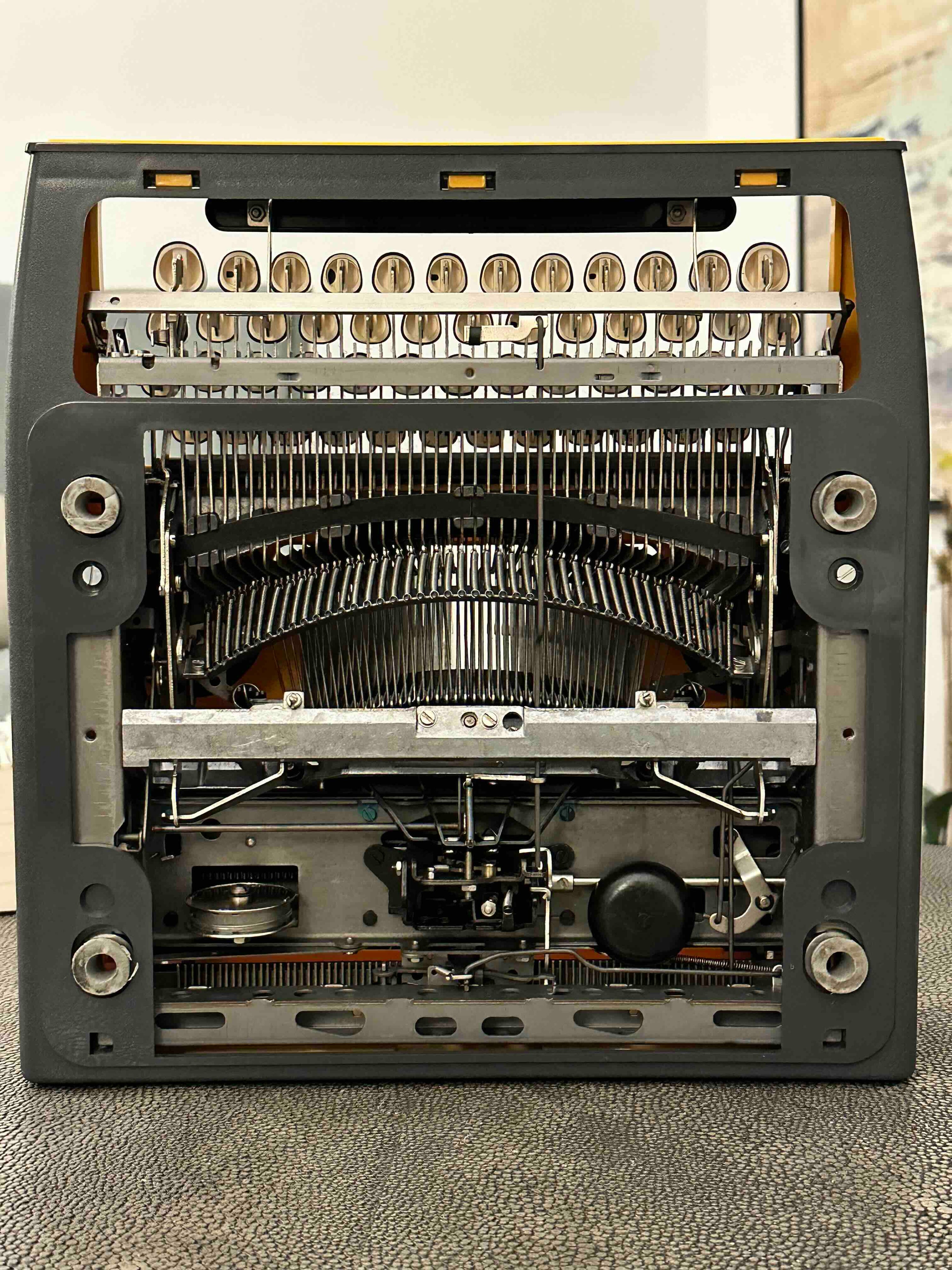 RARE Erika Robotron Typewriter, Kristall Typeface, Qwerty, Mod. 105, 1980s, Fully Functional