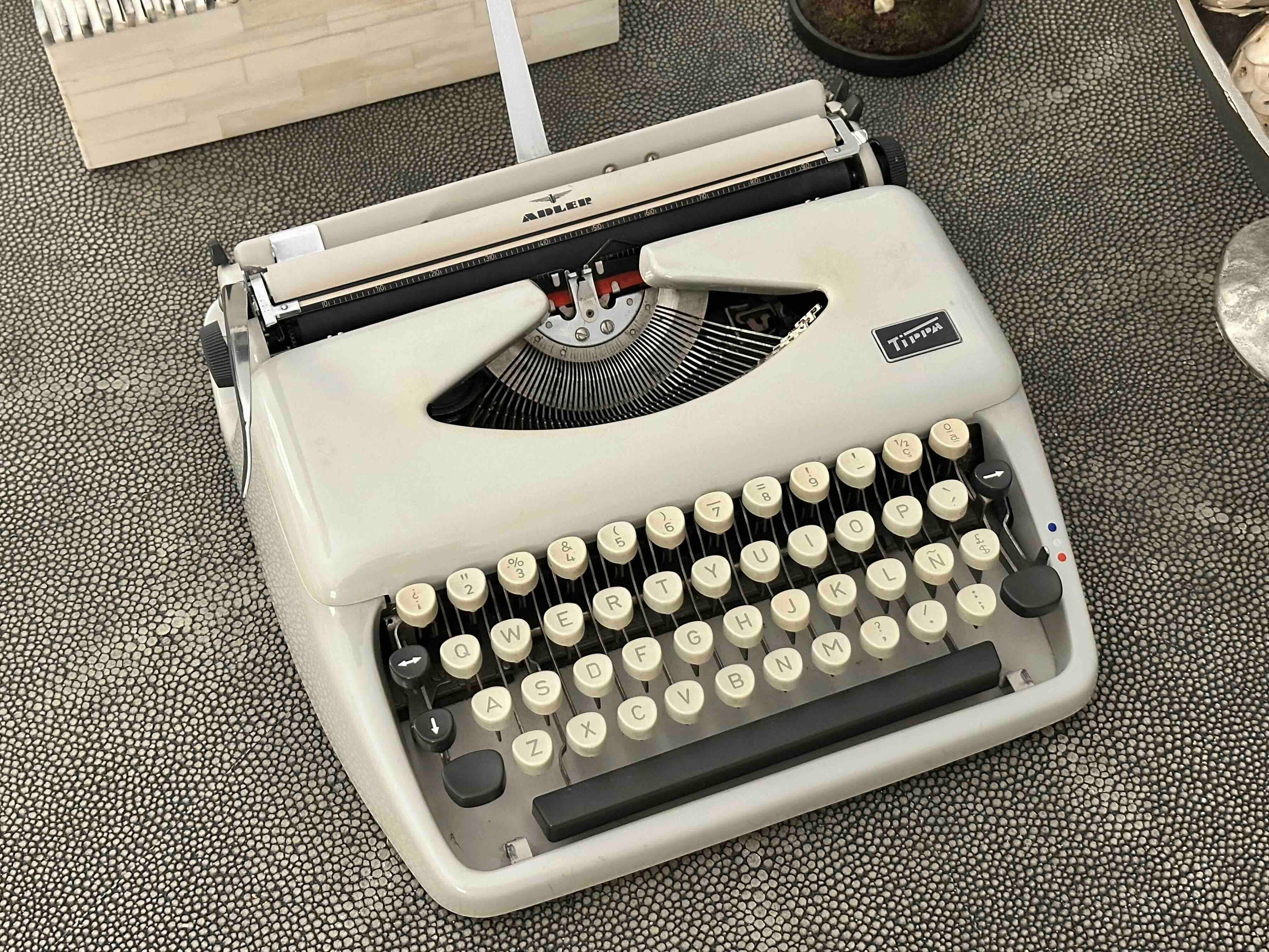 Adler Tippa Typewriter with Qwerty Layout, 1968, Made in Germany