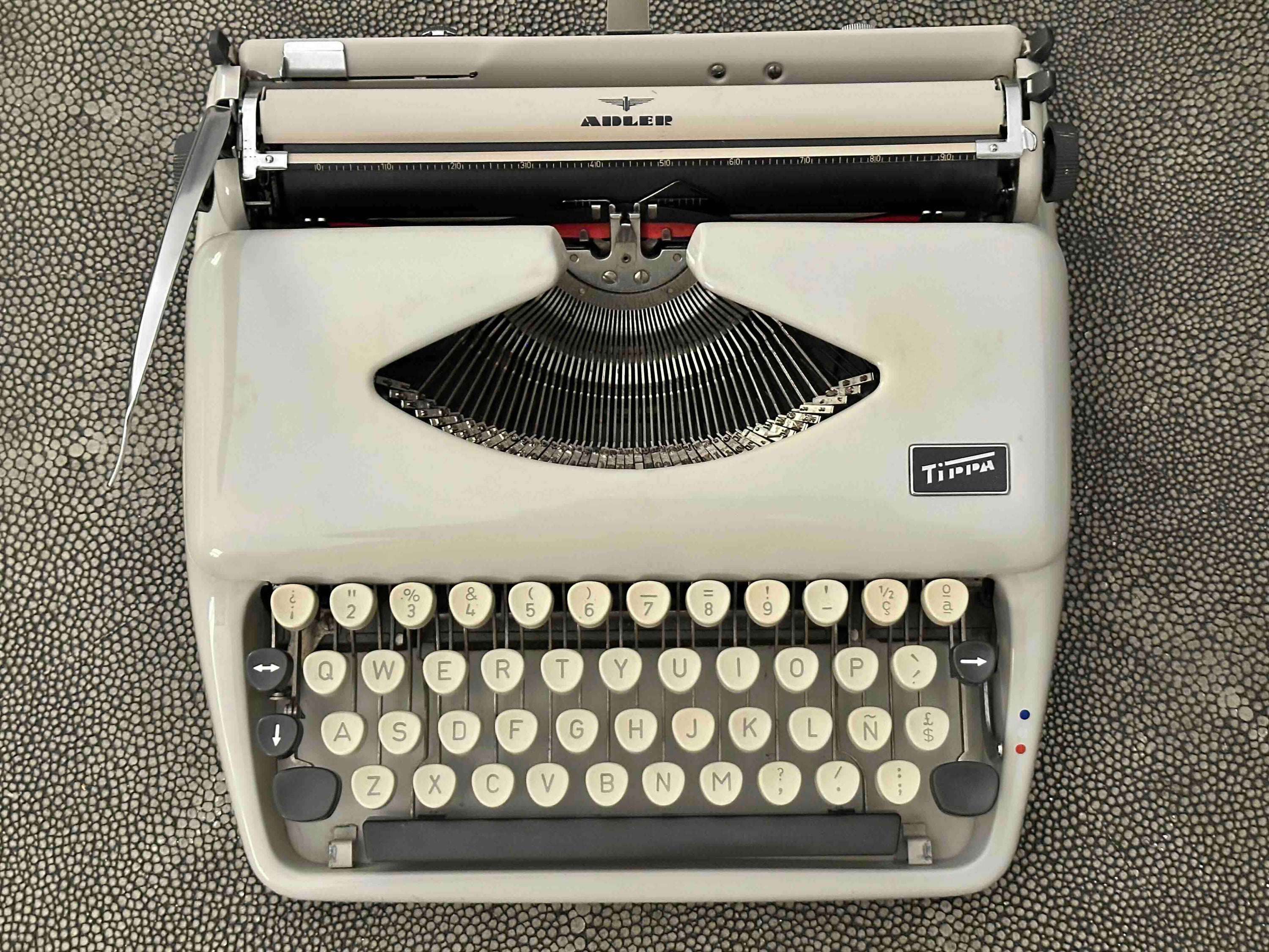 Adler Tippa Typewriter with Qwerty Layout, 1968, Made in Germany