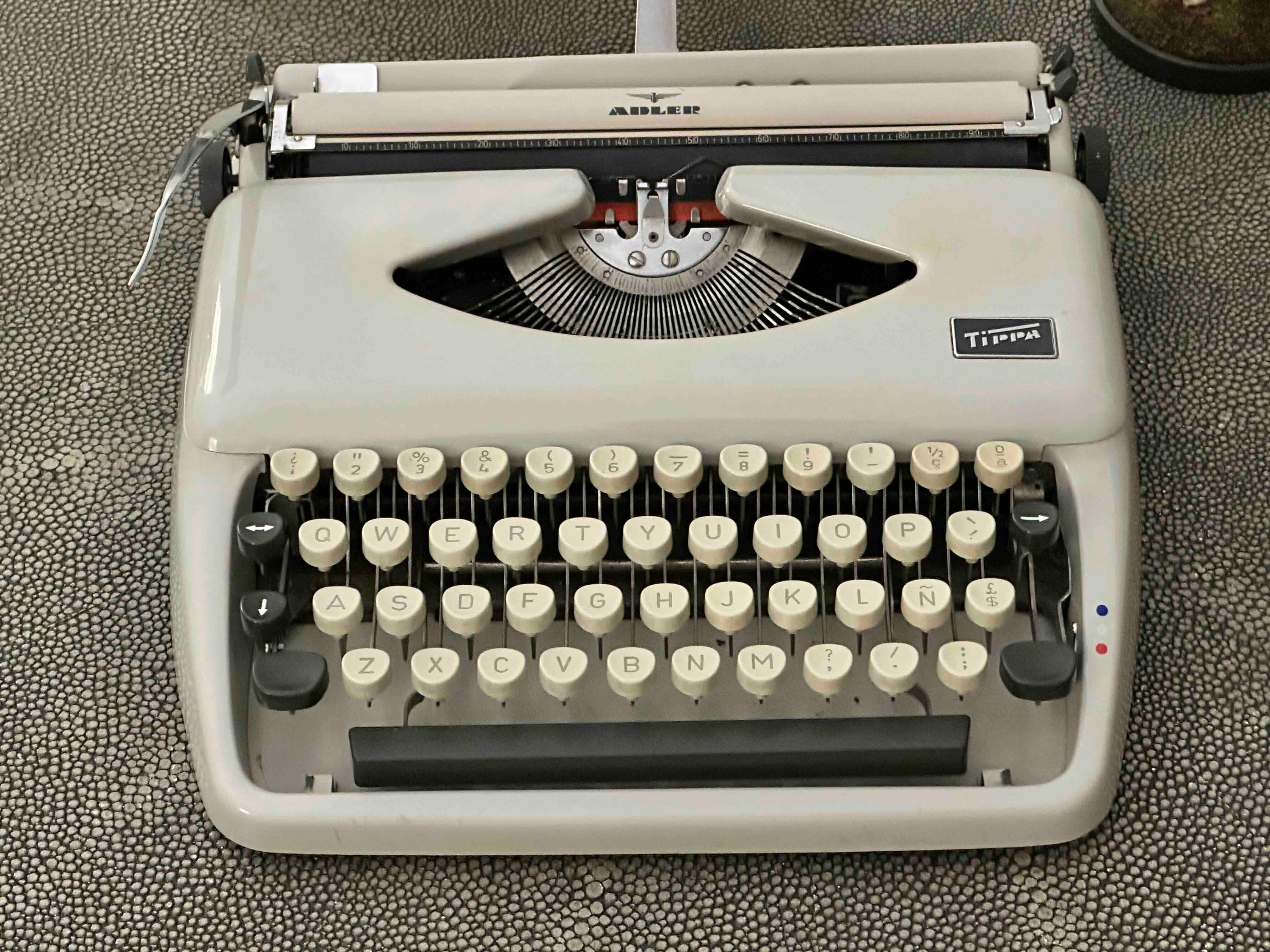 Adler Tippa Typewriter with Qwerty Layout, 1968, Made in Germany