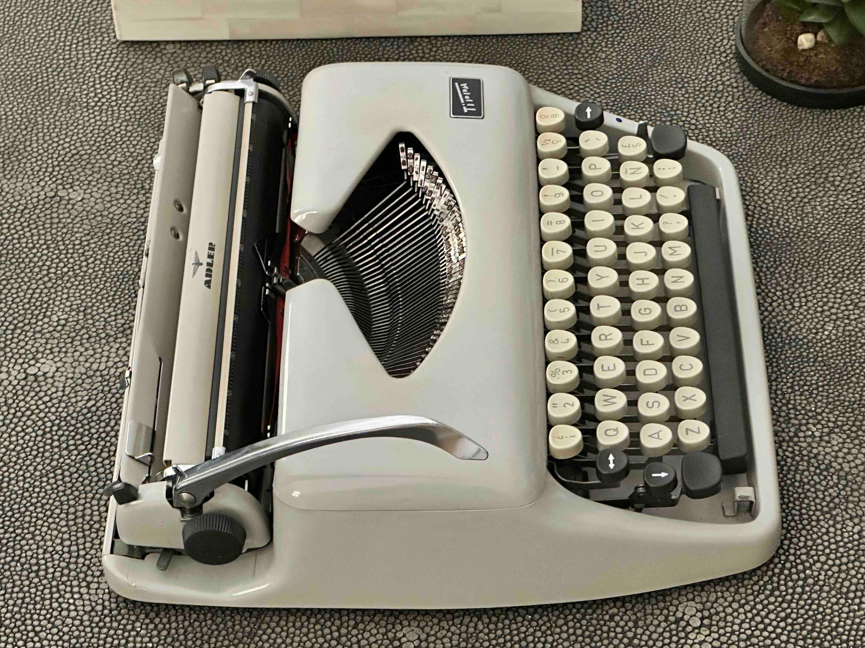 Adler Tippa Typewriter with Qwerty Layout, 1968, Made in Germany