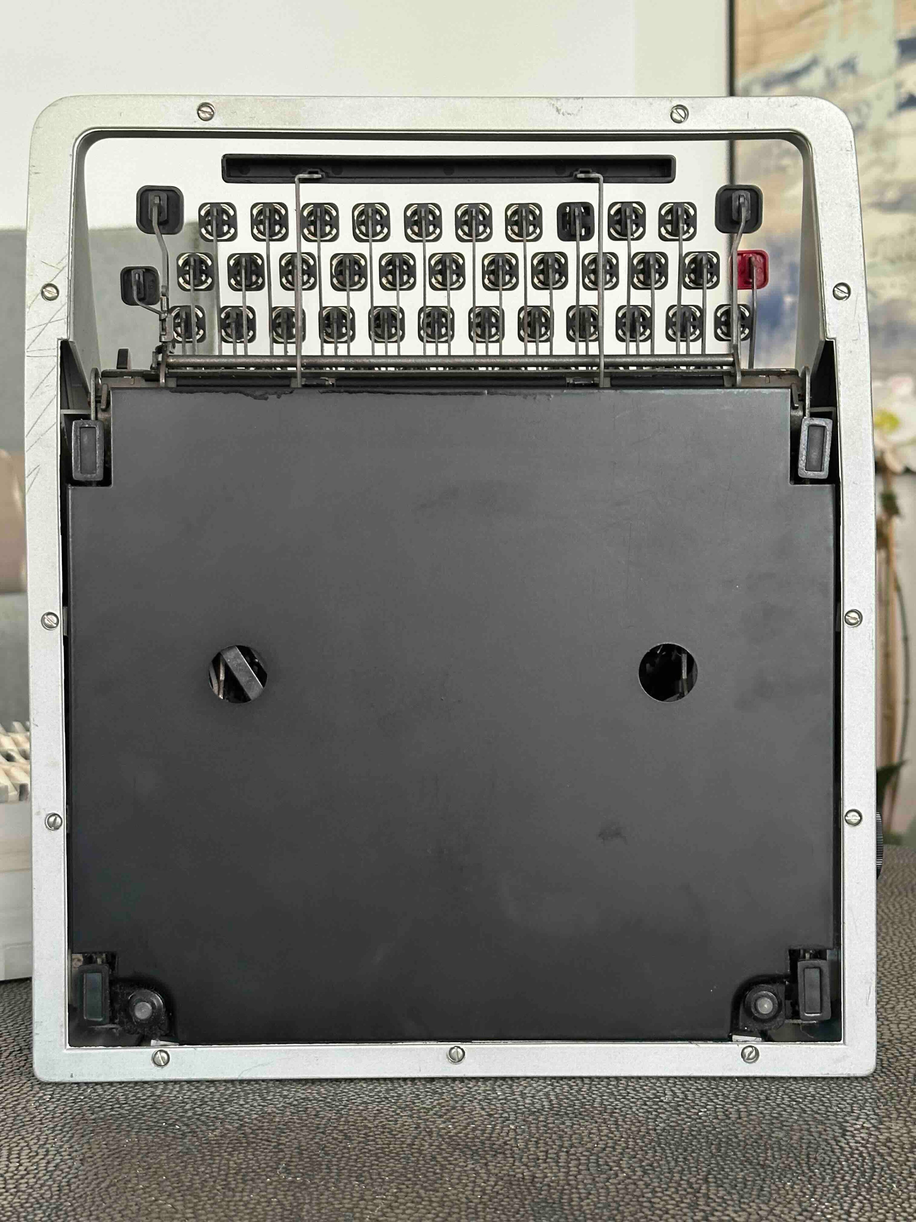 RARE Olivetti Lettera DL Typewriter with Cubic Font, Qwerty Layout, 1970, Fully Functional