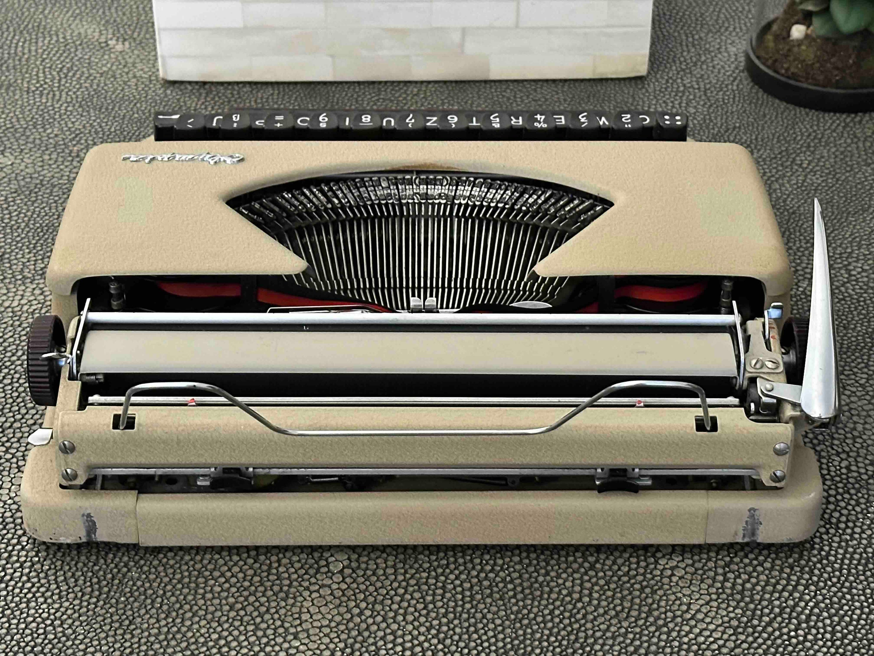 Olympia SF Typewriter in Beige/Burgundy, Qwertz Layout, 1957, Fully Functional