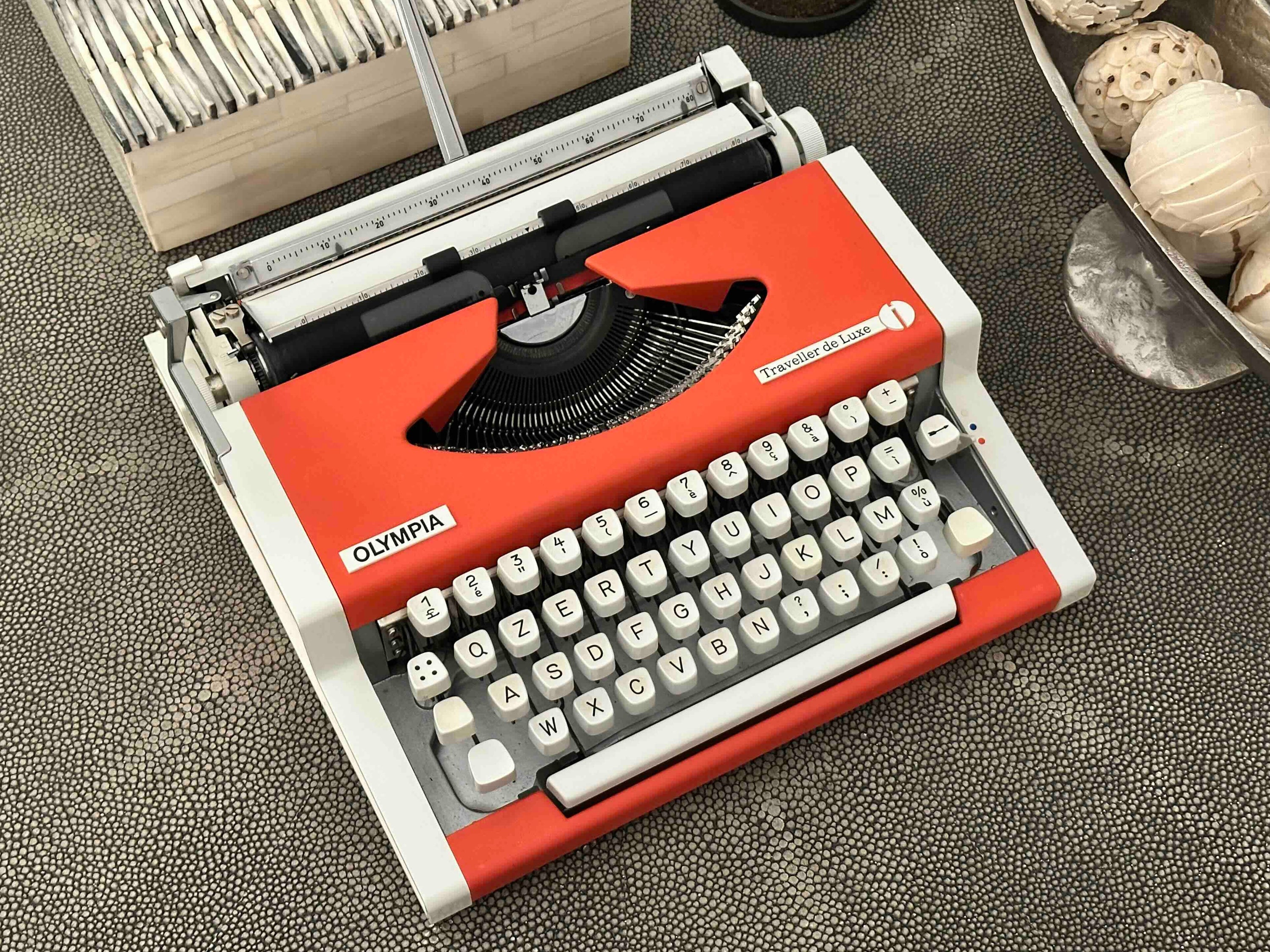 Olympia Traveller de Luxe Typewriter with Qzerty Layout, Red, 1975, Fully Functional