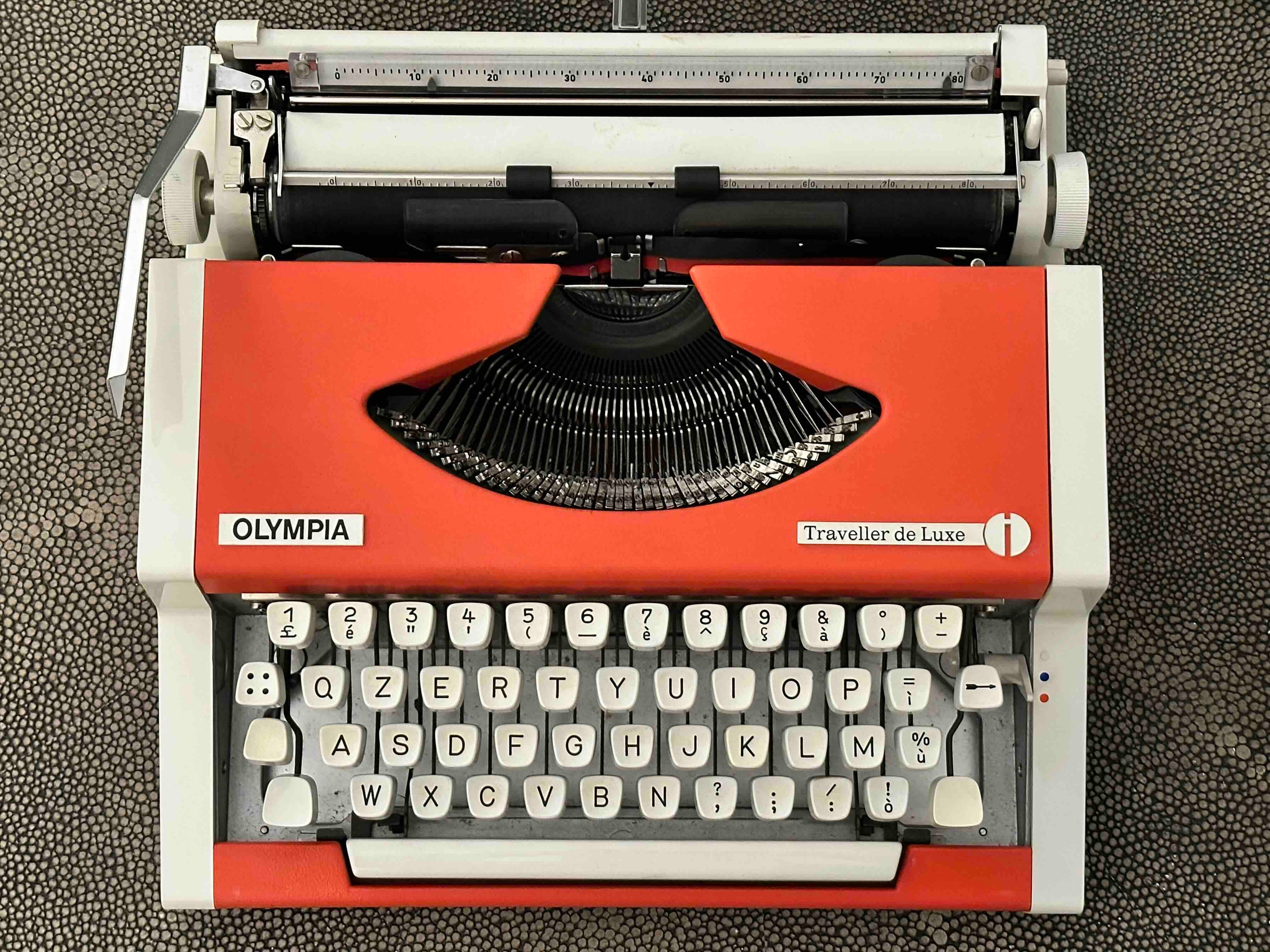Olympia Traveller de Luxe Typewriter with Qzerty Layout, Red, 1975, Fully Functional