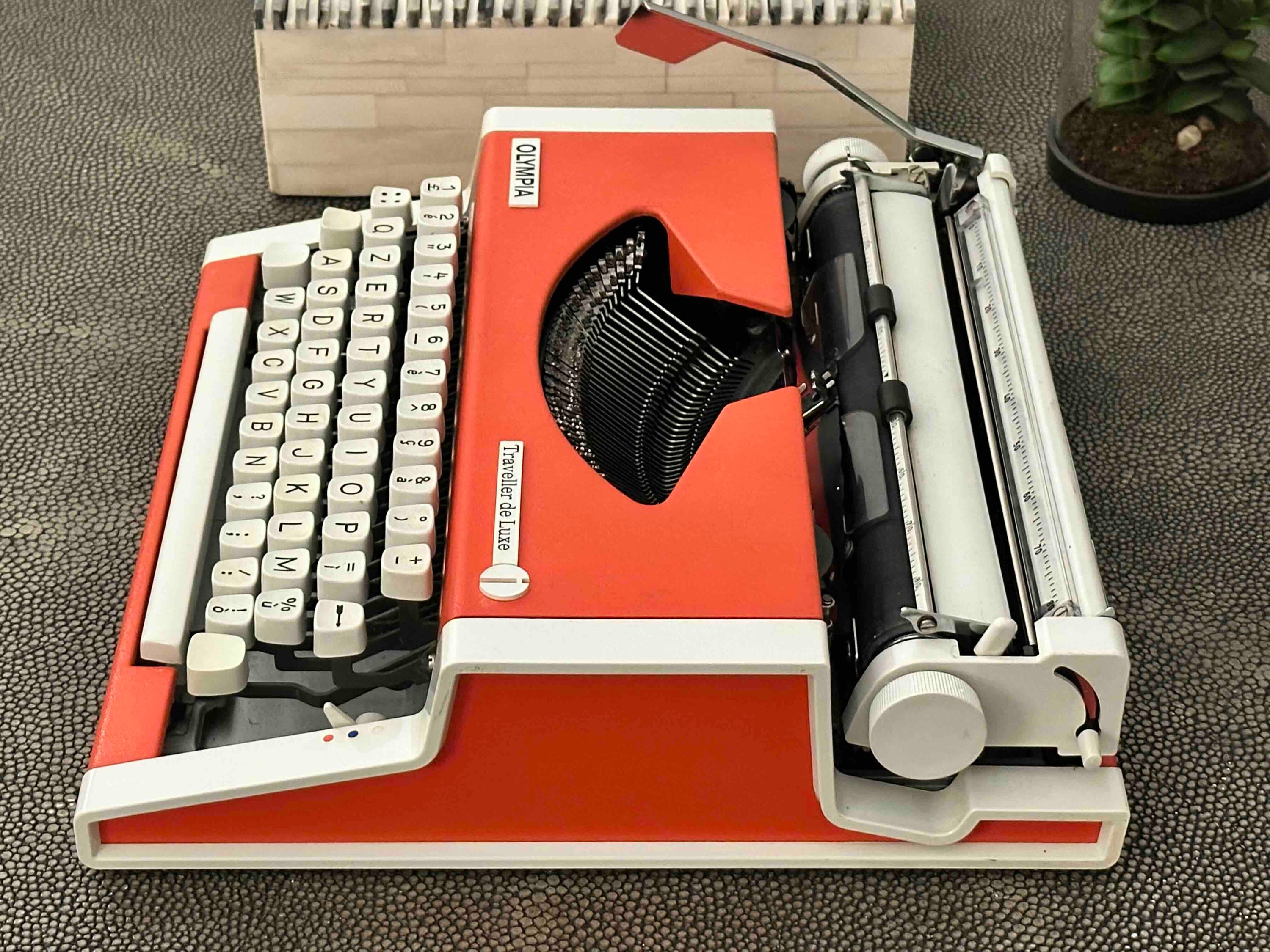 Olympia Traveller de Luxe Typewriter with Qzerty Layout, Red, 1975, Fully Functional