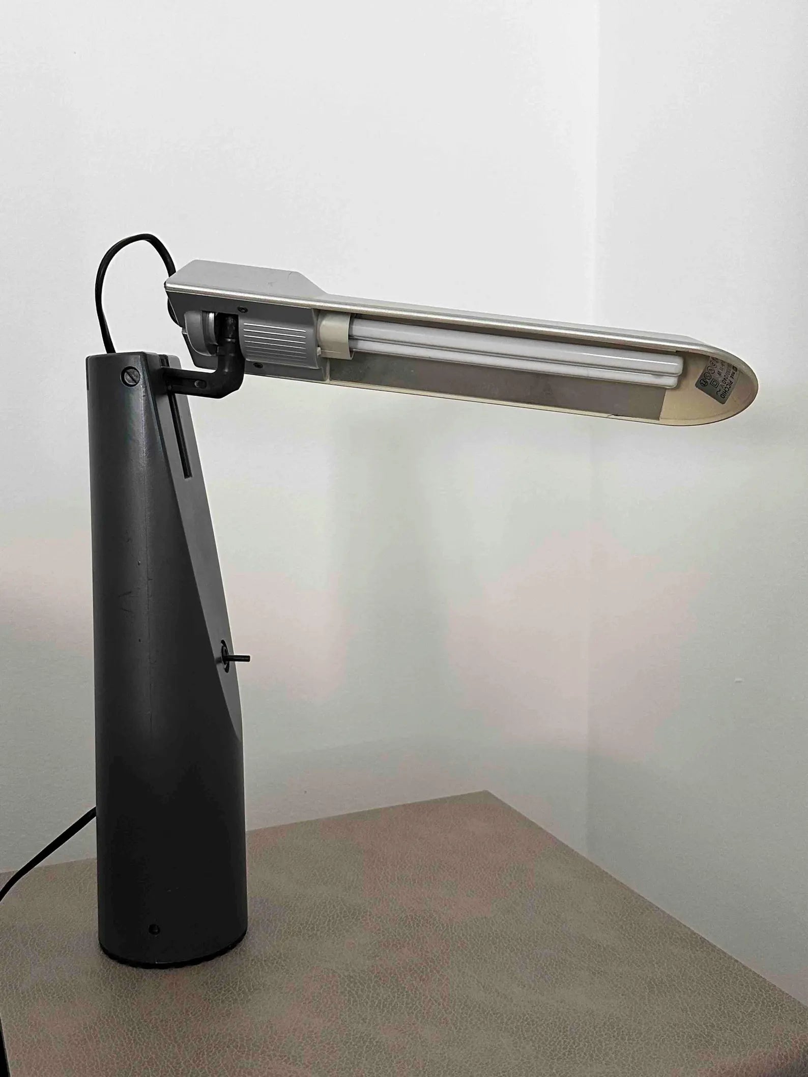 Luxo Picchio Desk Lamp by Isao Hosoe 1980s, Postmodern Italian Design, Adjustable Task Lamp