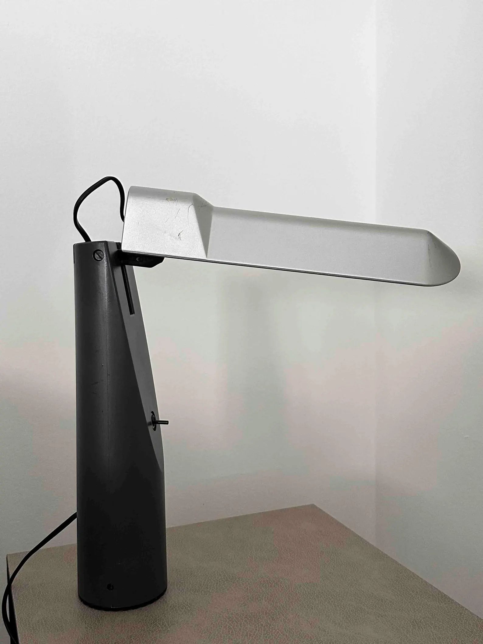 Luxo Picchio Desk Lamp by Isao Hosoe 1980s, Postmodern Italian Design, Adjustable Task Lamp